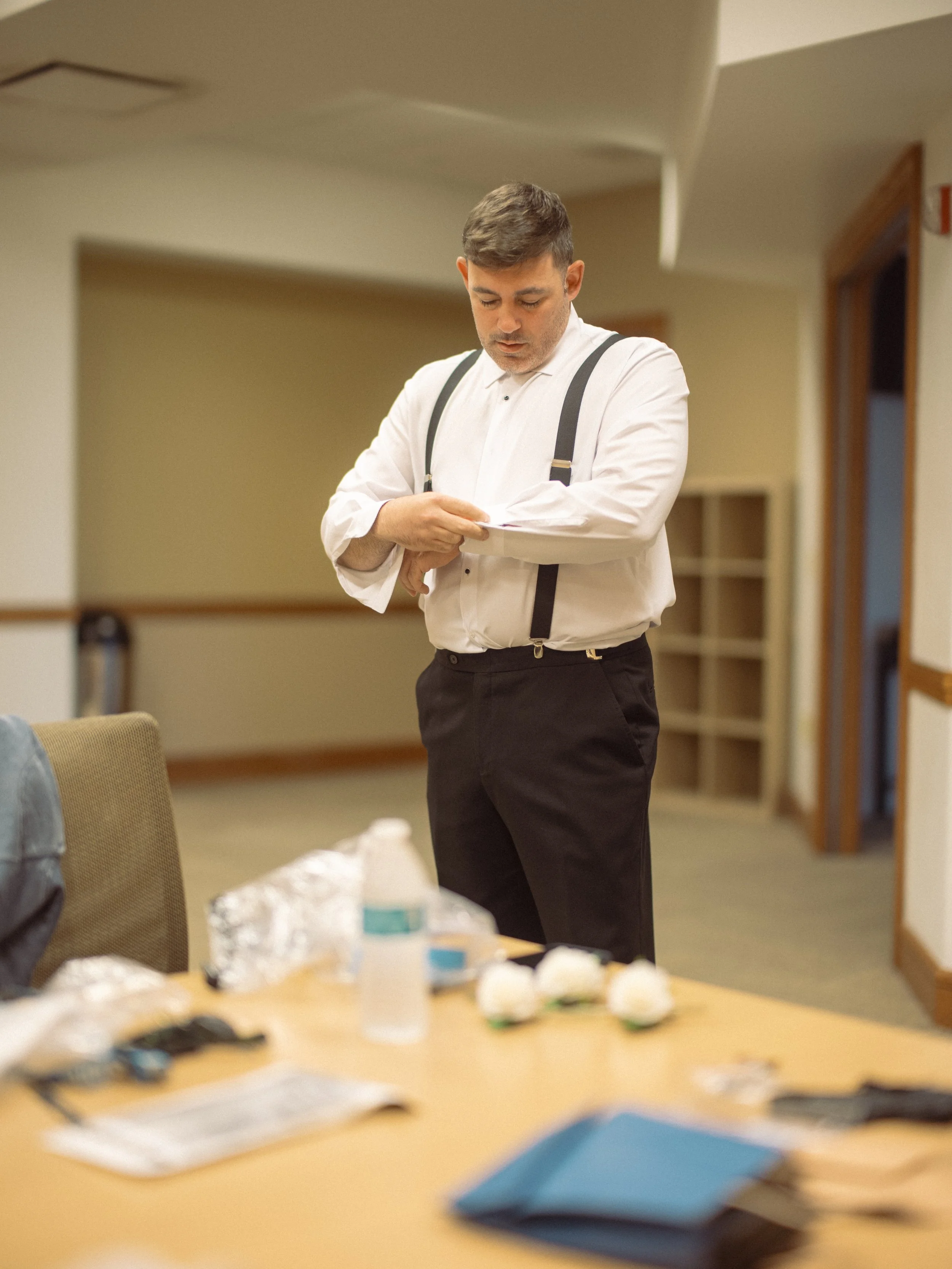 01.1-GettingReady-WEB-FaithNick-.022_260627_gfx_christian, getting-ready, Pennsylvania, Pittsburgh, Summer, Wedding-.jpg
