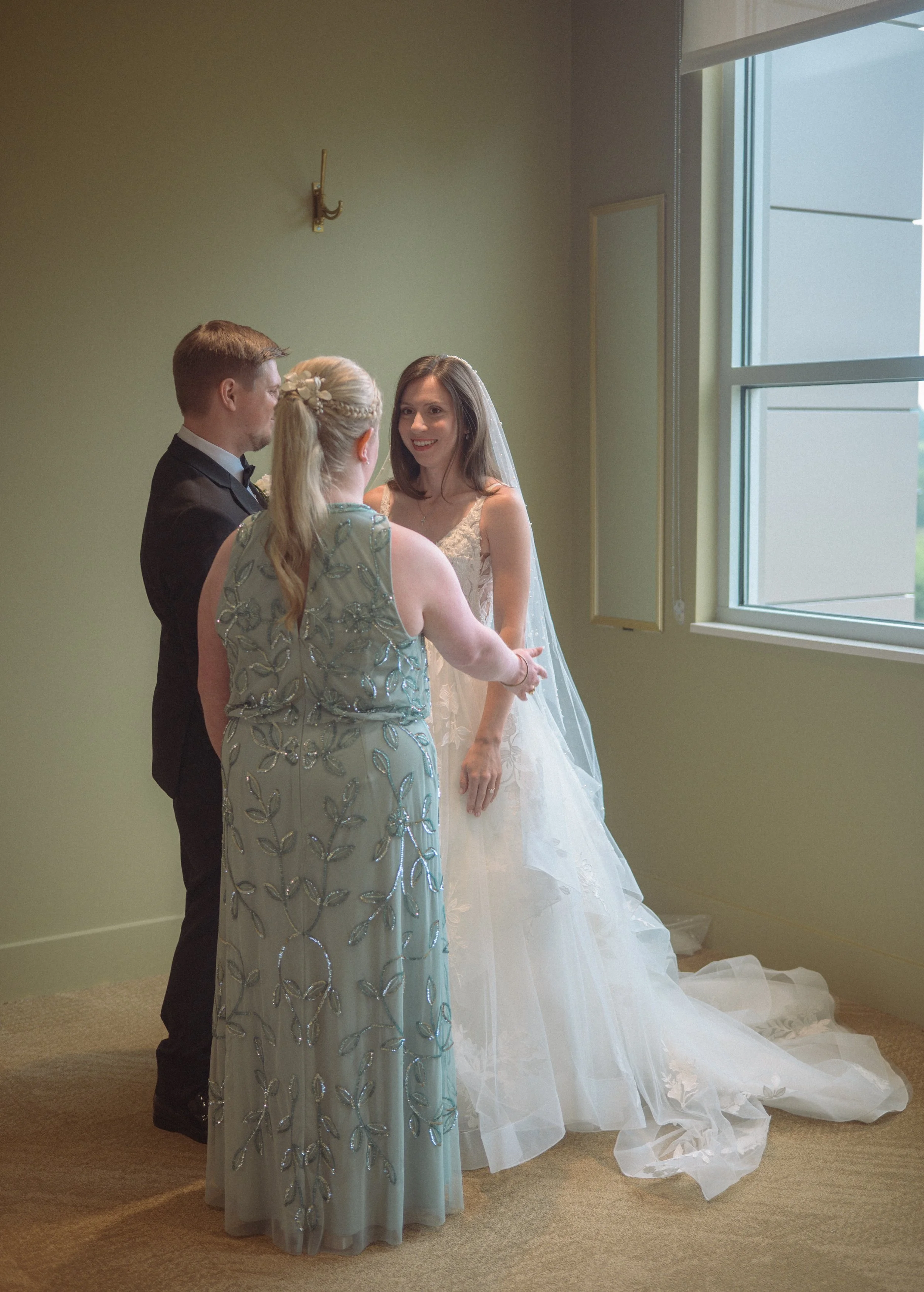 01.2-Reveals-WEB-FaithNick-.010_260627_z6ii_christian, getting-ready, Pennsylvania, Pittsburgh, reveals, Summer, Wedding-.jpg