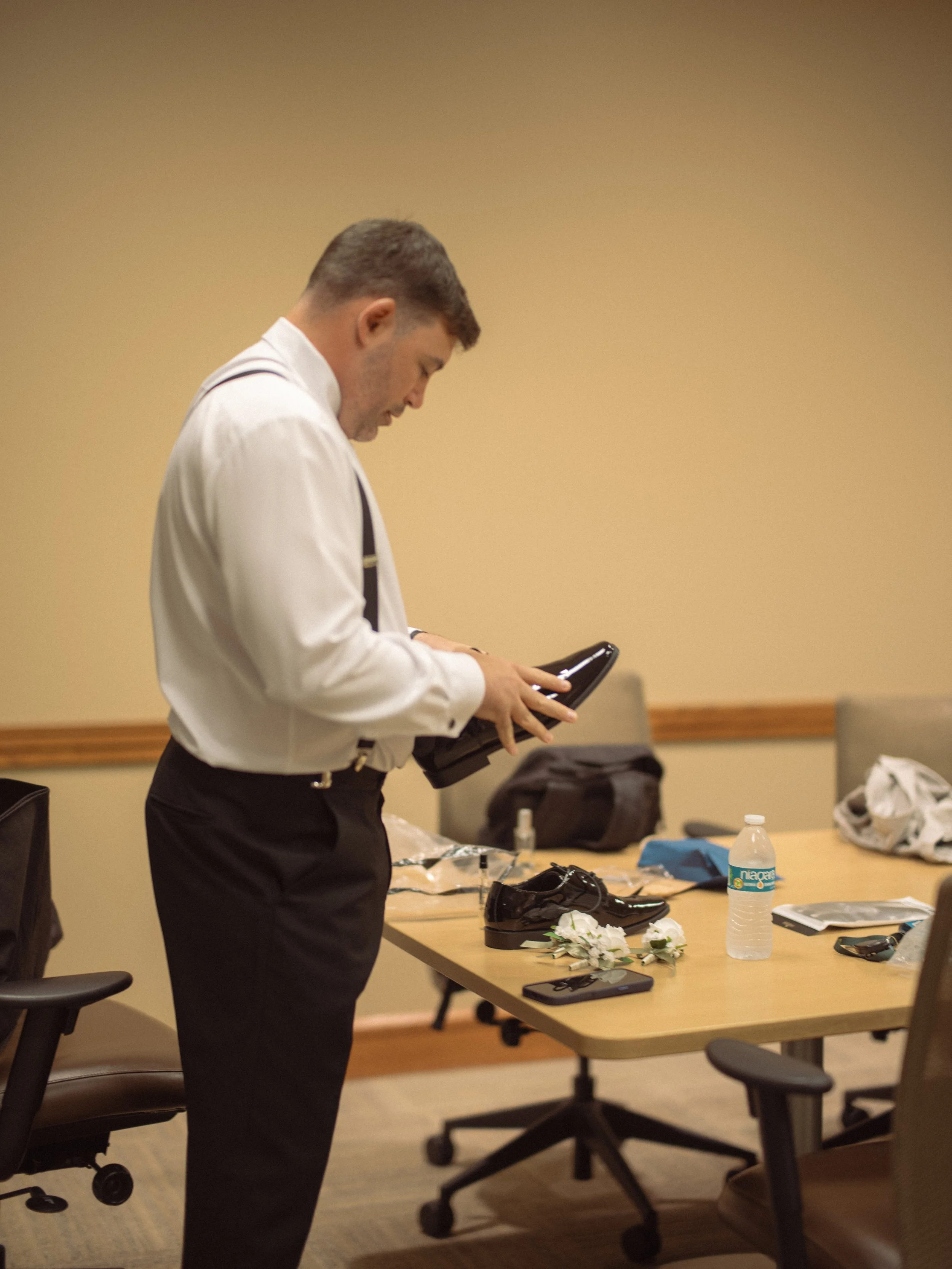 01.1-GettingReady-WEB-FaithNick-.026_260627_gfx_christian, getting-ready, Pennsylvania, Pittsburgh, Summer, Wedding-.jpg