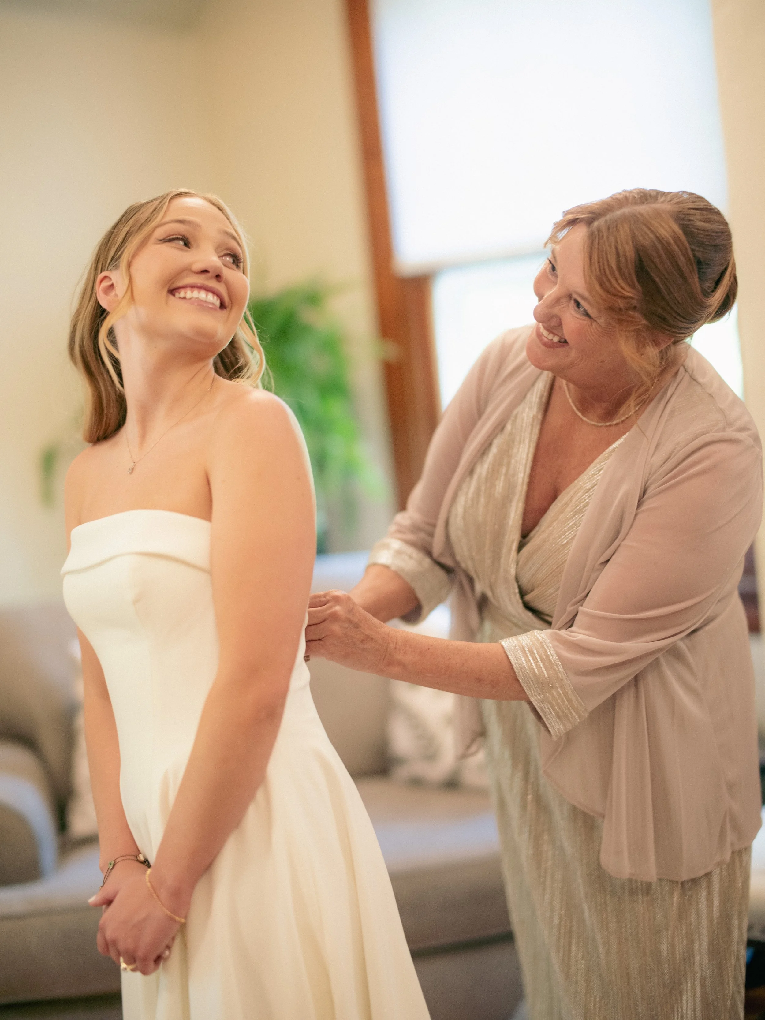 01.2-gettingready-WEB-LexiAlex-.007_250517_GFX_American Wedding, Bride, Cincinnati, Cincinnati Nature Center, Getting Ready, Krippendorf Lodge, Ohio, Summer, Woodland-.jpg