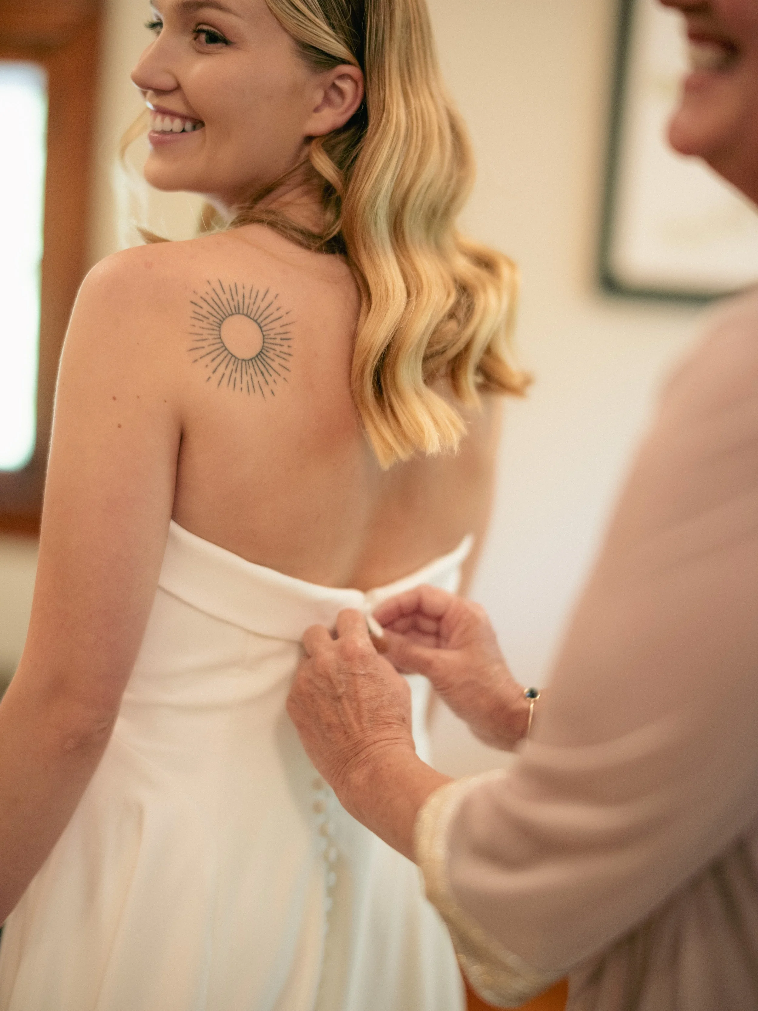 01.2-gettingready-WEB-LexiAlex-.004_250517_GFX_Bride, Cincinnati, Cincinnati Nature Center, Getting Ready, Ohio-.jpg