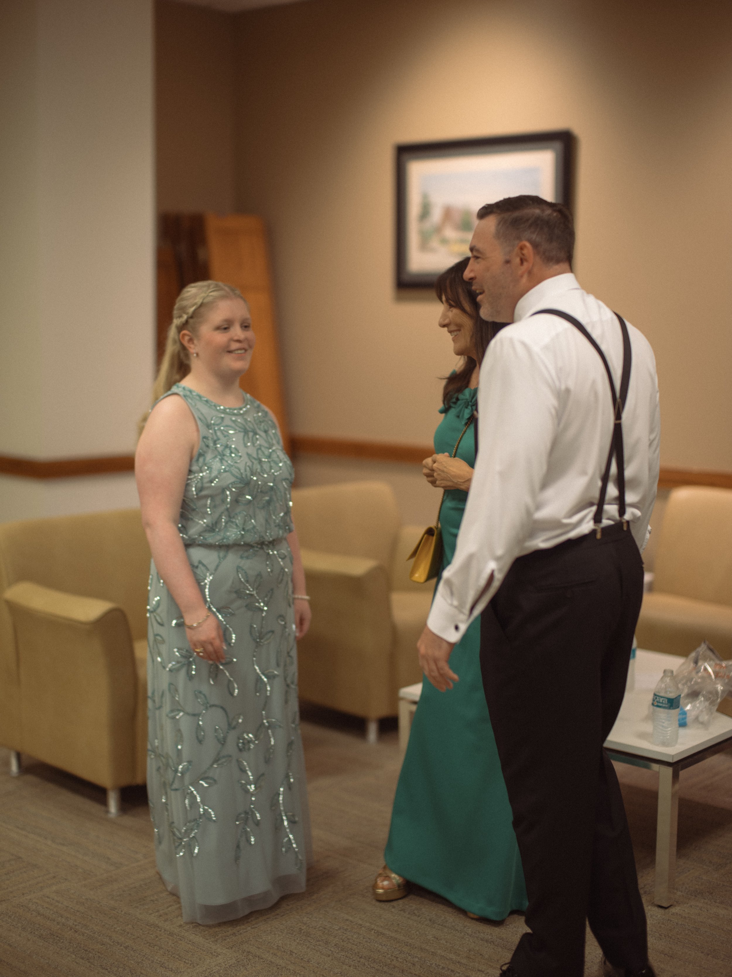 01.1-GettingReady-WEB-FaithNick-.038_260627_gfx_christian, getting-ready, Pennsylvania, Pittsburgh, Summer, Wedding-.jpg