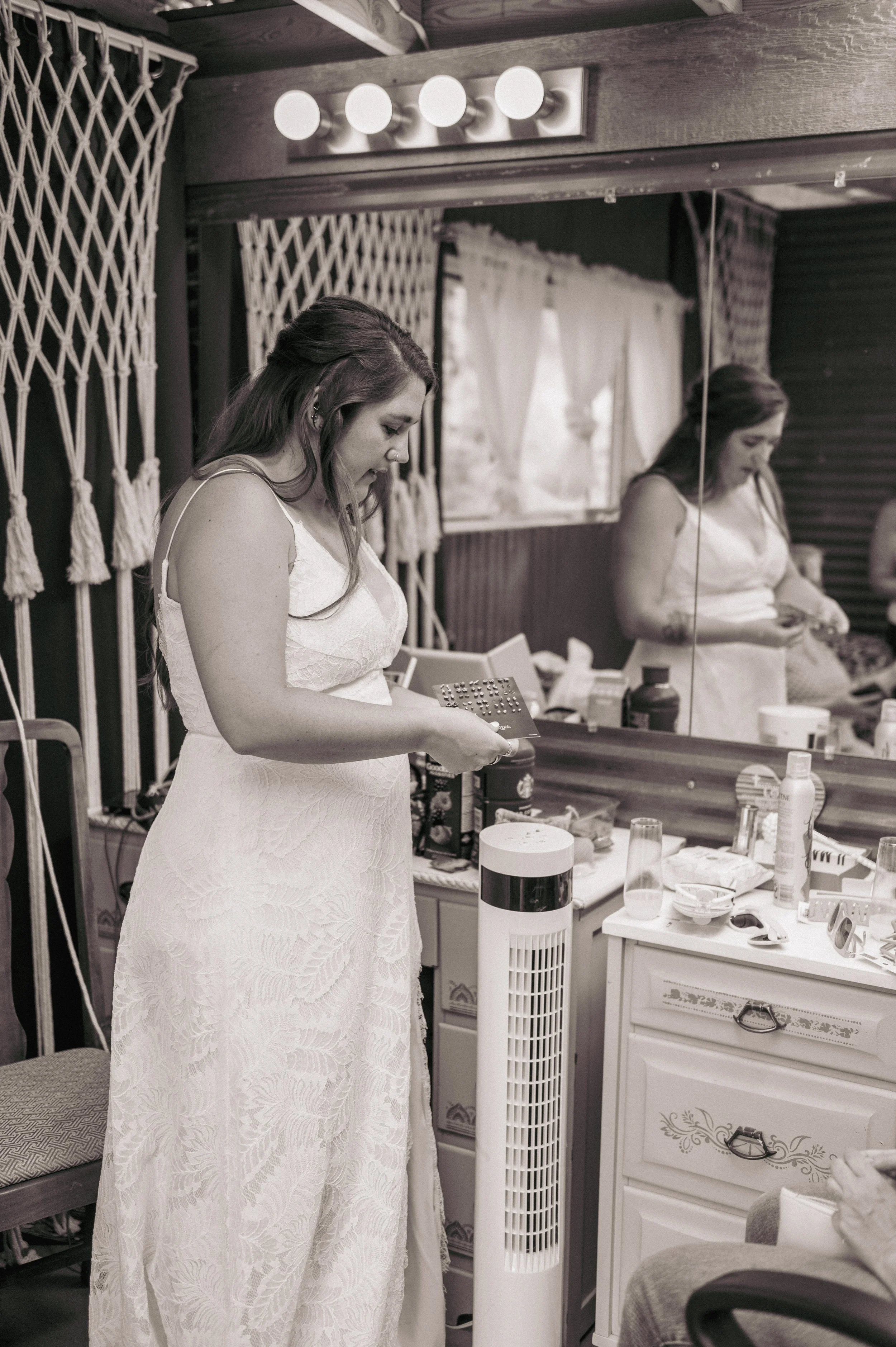 240629_wedding-erickcaileigh-gettingready-web_16.jpg