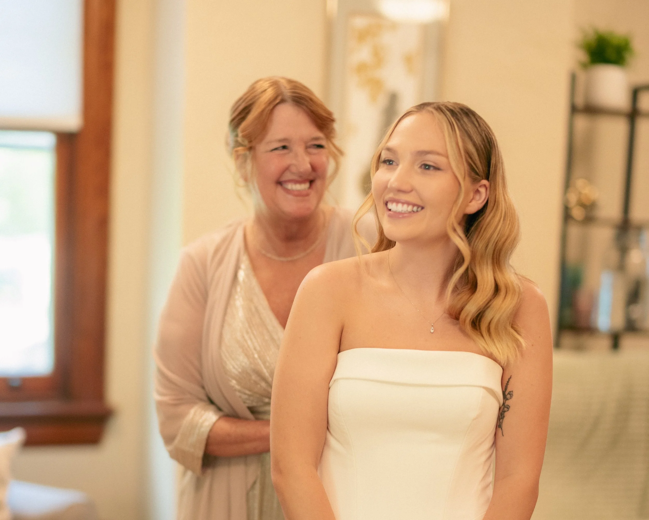 01.2-gettingready-WEB-LexiAlex-.014_250517_GFX_Bride, Cincinnati, Cincinnati Nature Center, Getting Ready, Ohio-.jpg