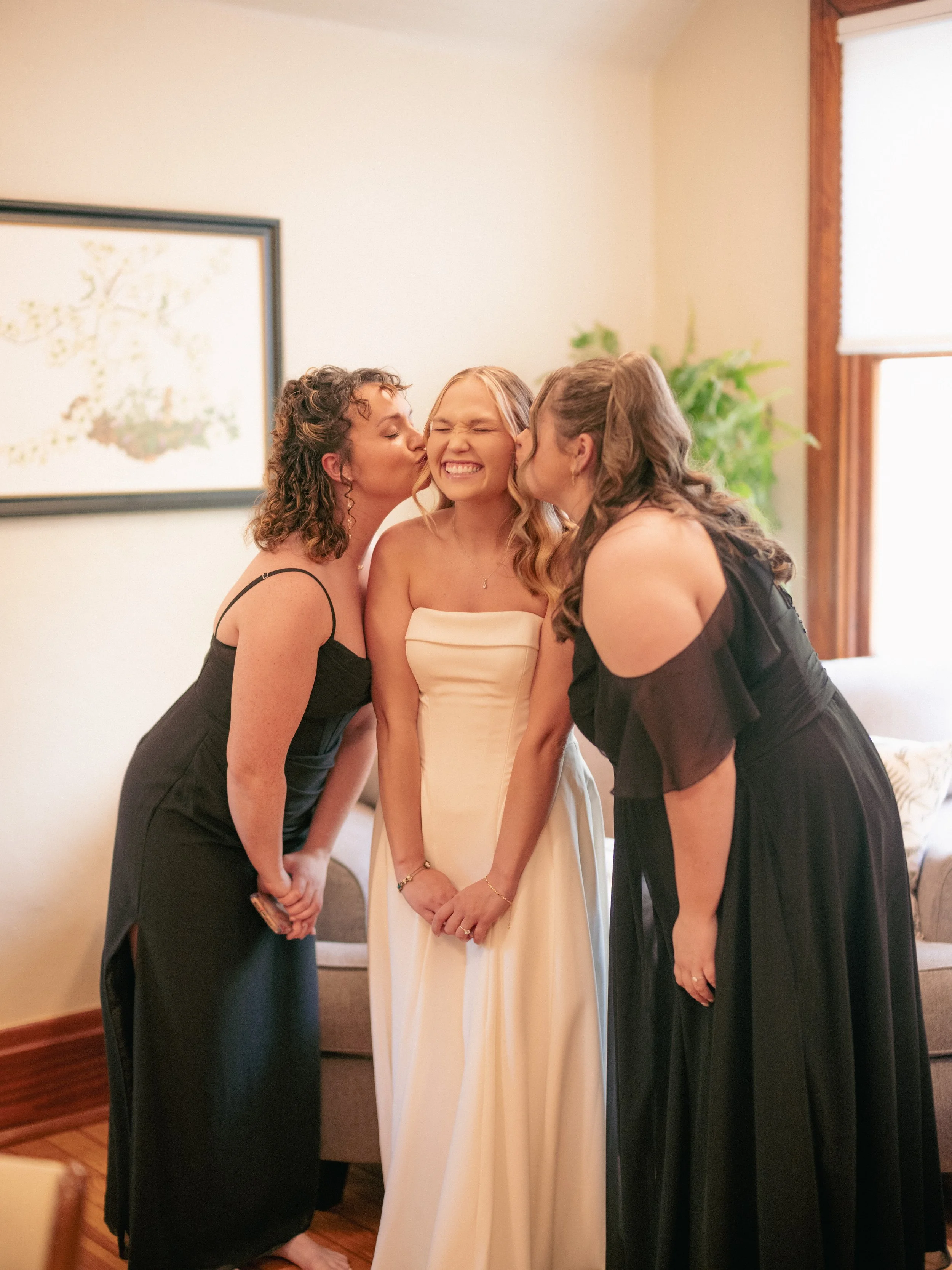 01.2-gettingready-WEB-LexiAlex-.025_250517_GFX_Bride, Cincinnati, Cincinnati Nature Center, Getting Ready, Ohio-.jpg
