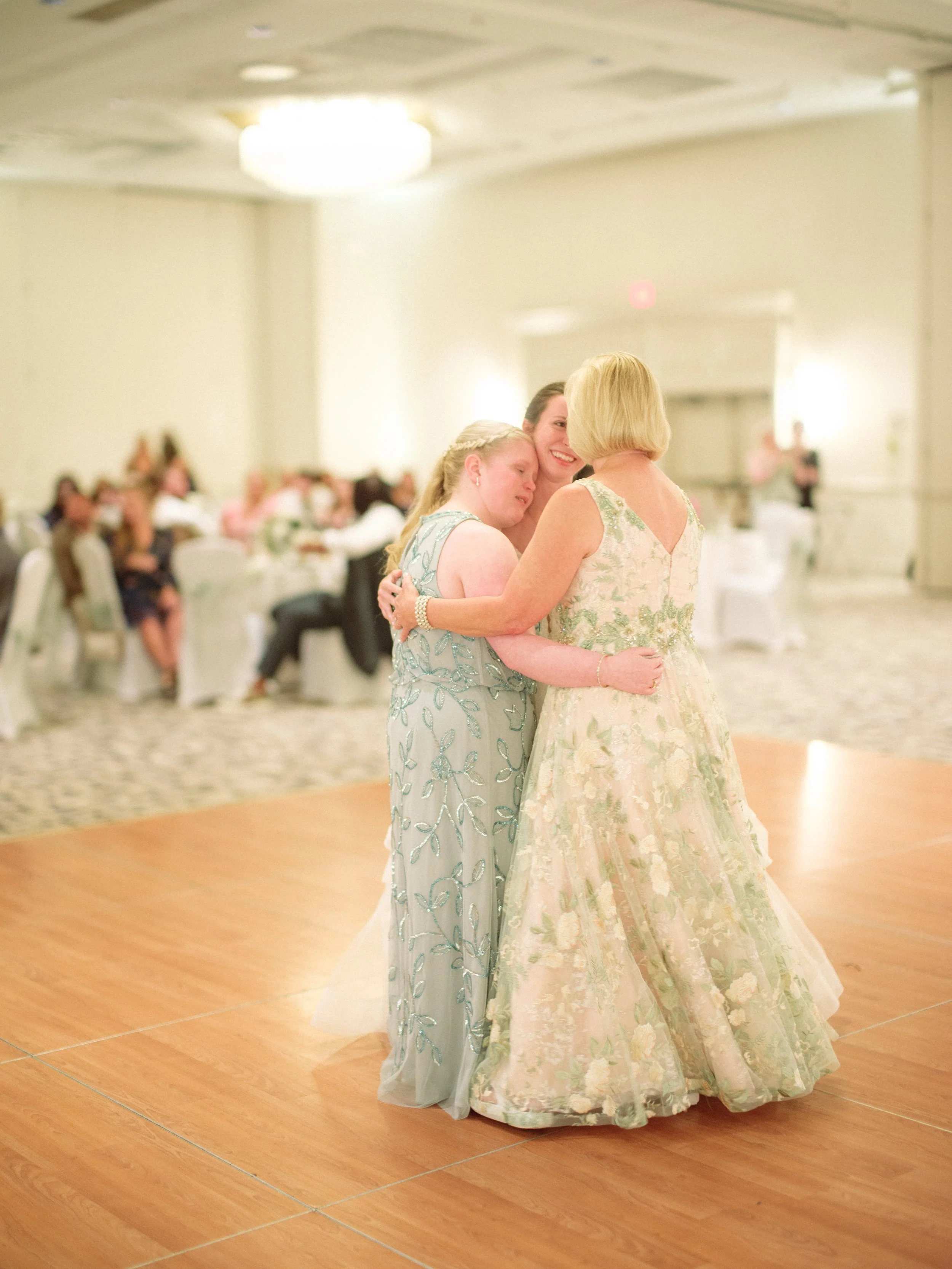 04.4-formalDances-WEB-FaithNick-.036_260627_gfx_christian, Mom-Daughter, Pennsylvania, Pittsburgh, Sneak Peaks, Summer, Wedding-.jpg