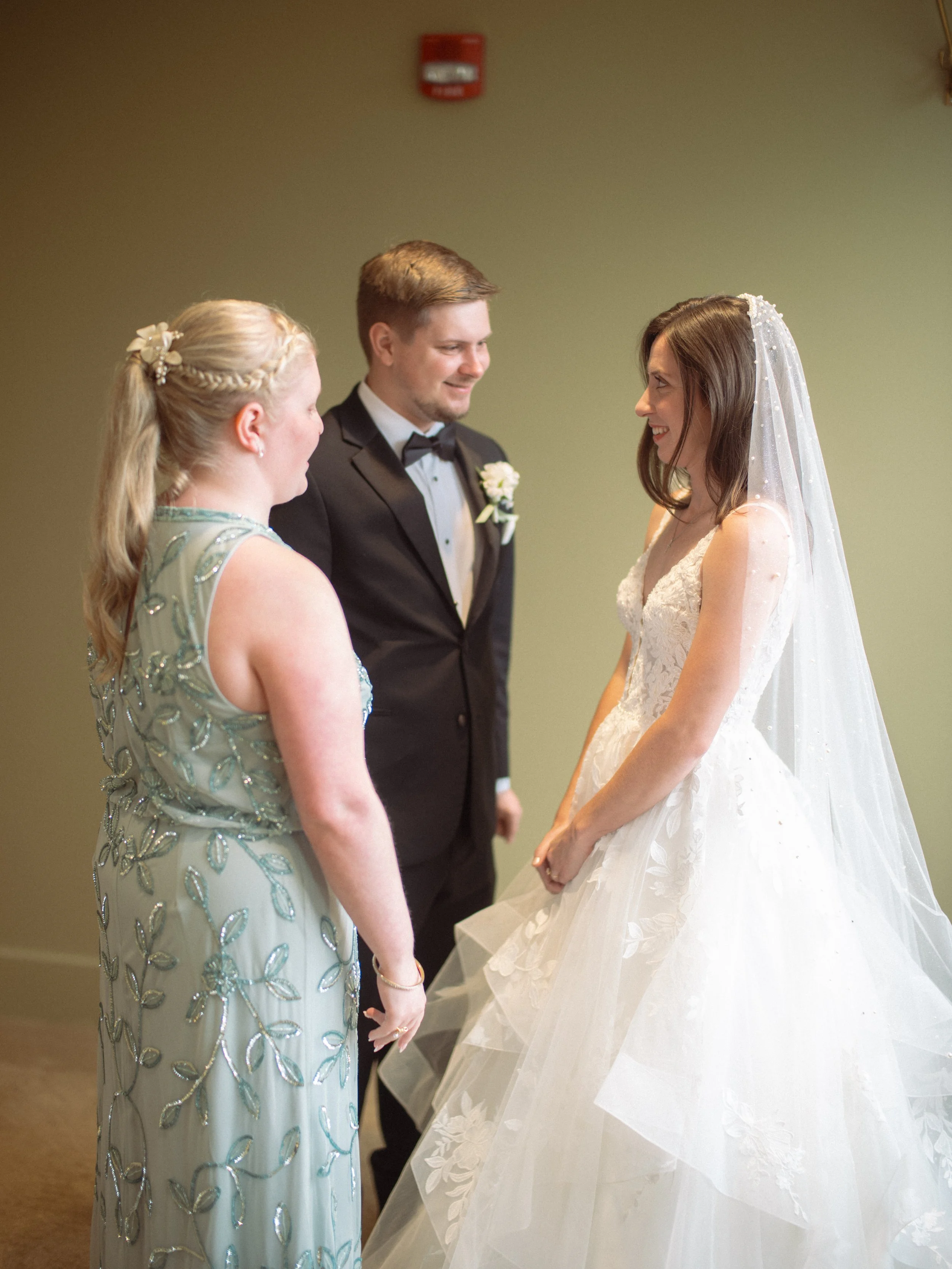 01.2-Reveals-WEB-FaithNick-.012_260627_gfx_christian, getting-ready, Pennsylvania, Pittsburgh, reveals, Summer, Wedding-.jpg