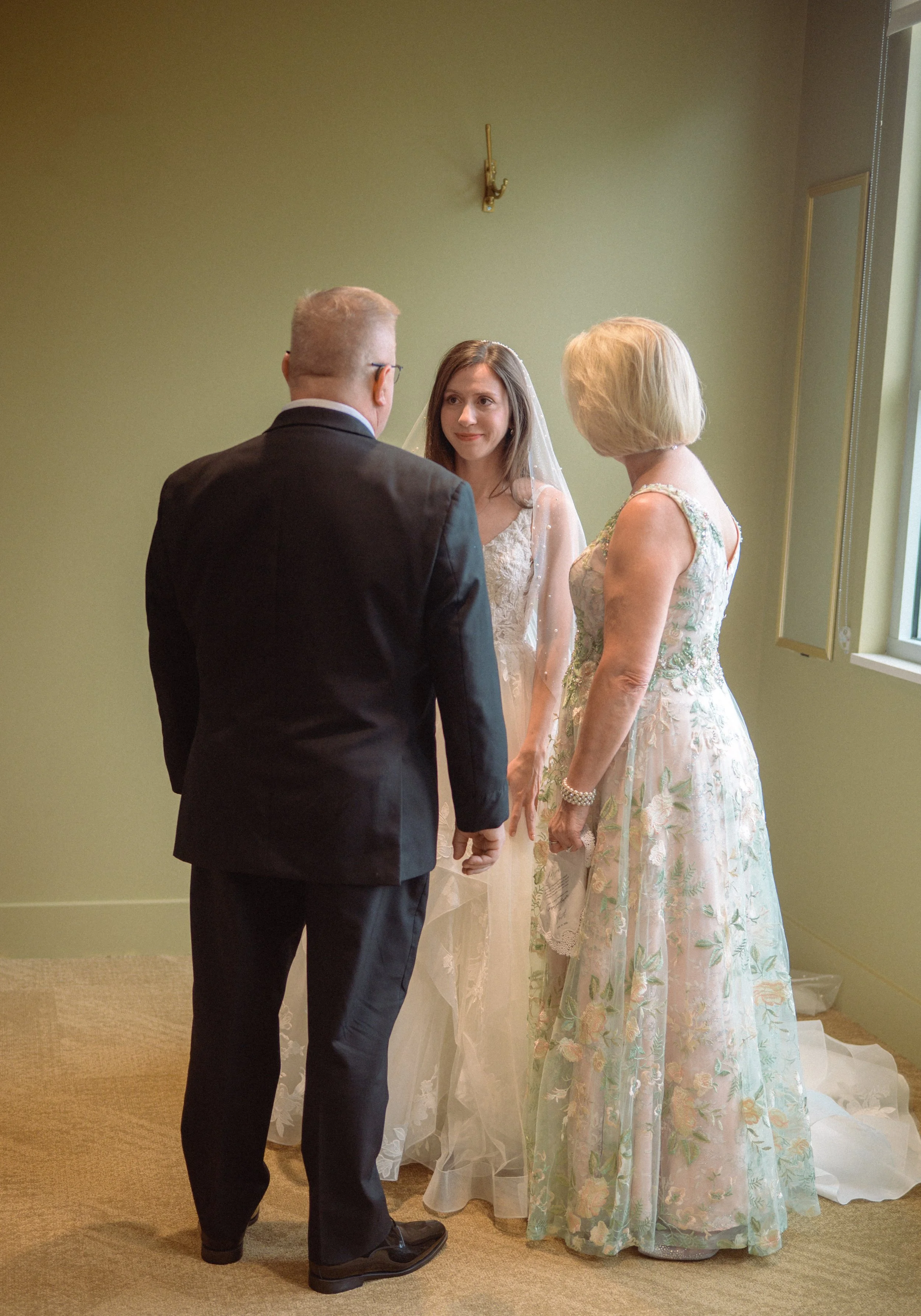 01.2-Reveals-WEB-FaithNick-.020_260627_z6ii_christian, getting-ready, Pennsylvania, Pittsburgh, reveals, Summer, Wedding-.jpg
