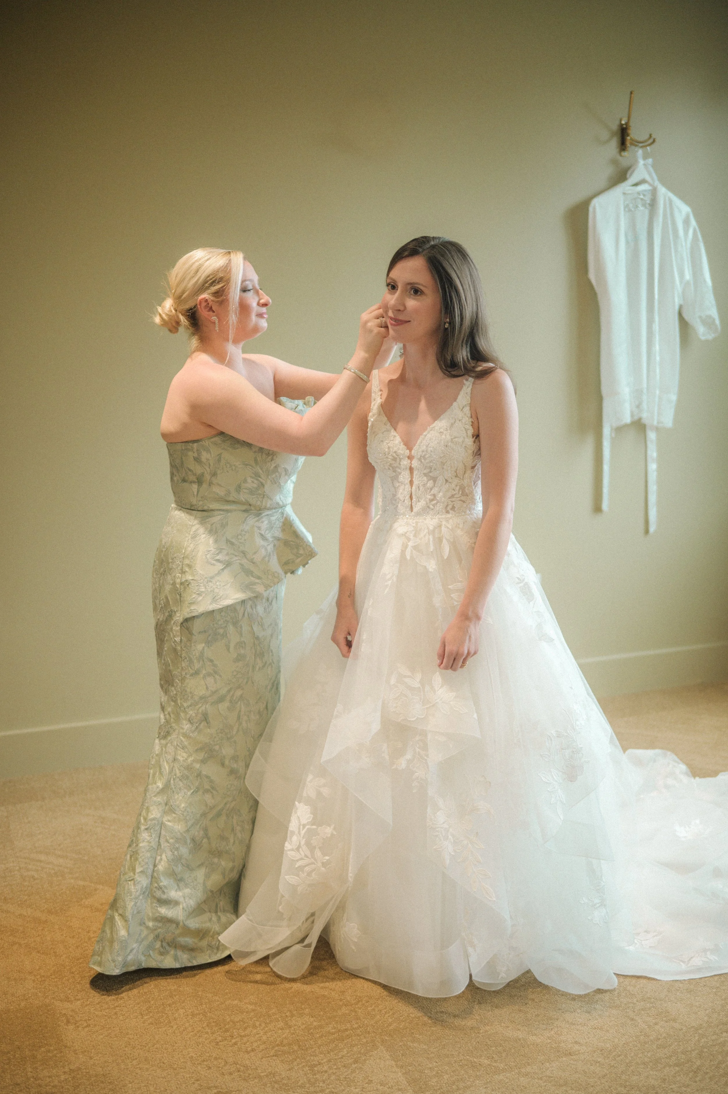 01.1-GettingReady-WEB-FaithNick-.009_260627_z6ii_christian, getting-ready, Pennsylvania, Pittsburgh, Summer, Wedding-.jpg