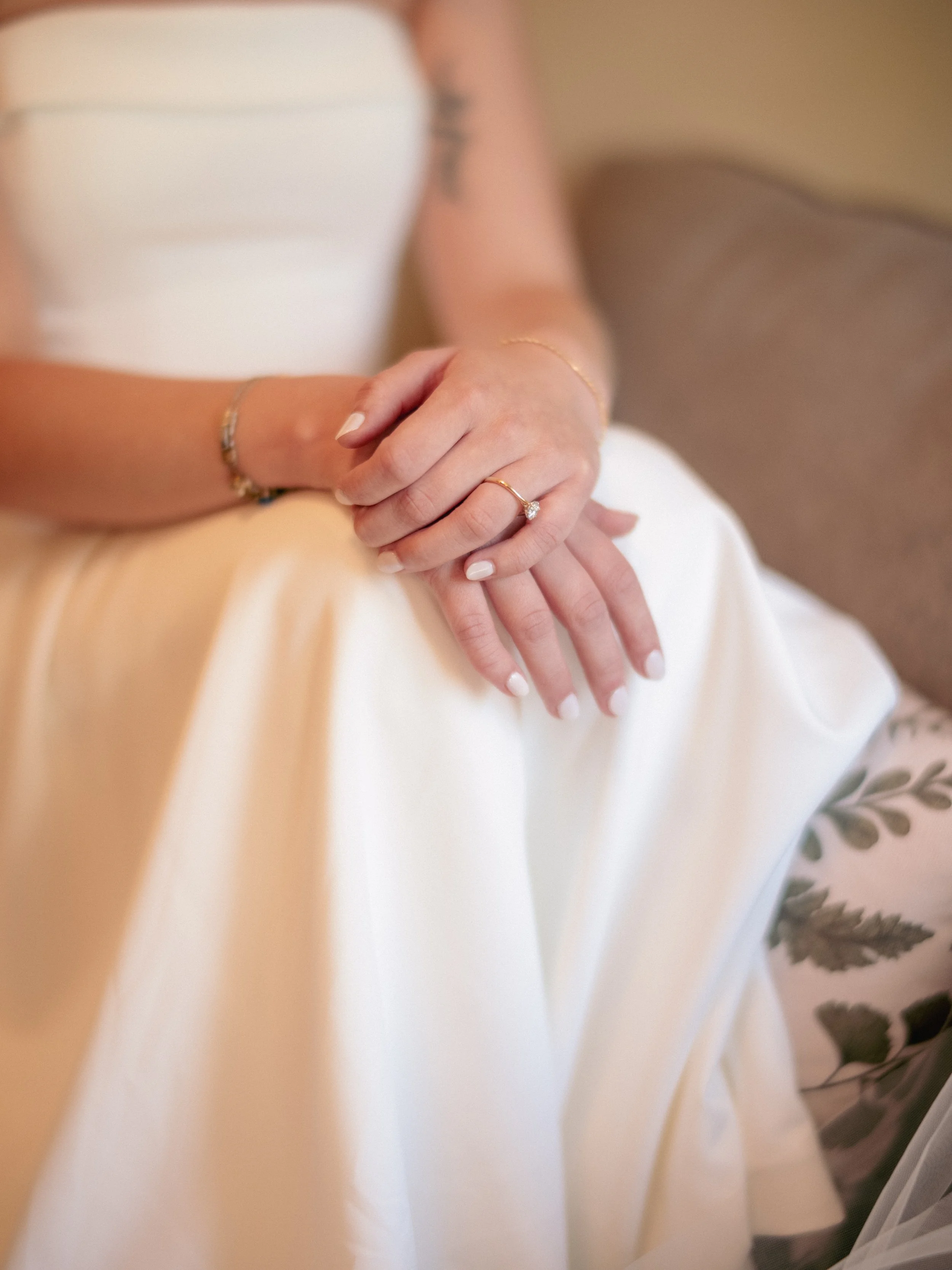 01.2-gettingready-WEB-LexiAlex-.032_250517_GFX_Bride, Cincinnati, Cincinnati Nature Center, Getting Ready, Ohio-.jpg