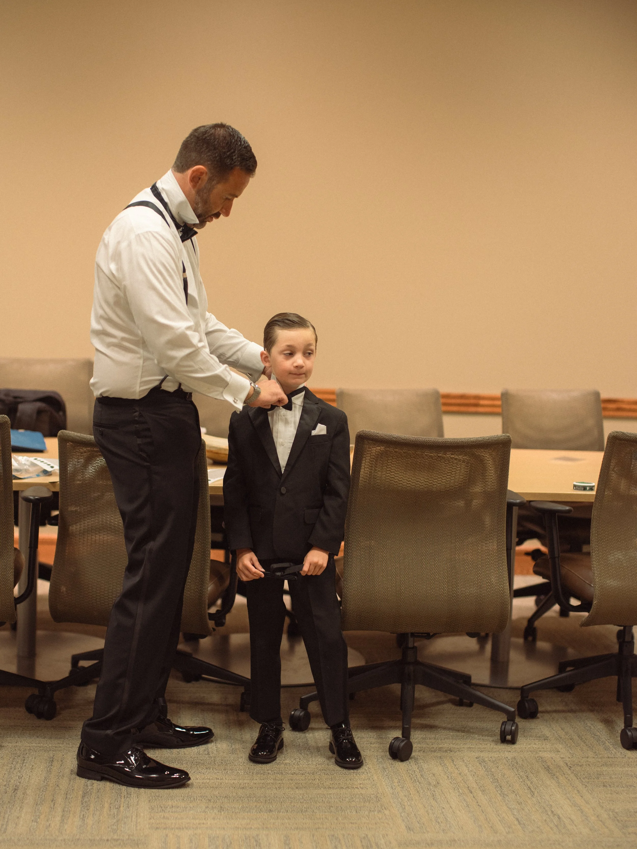 01.1-GettingReady-WEB-FaithNick-.036_260627_gfx_christian, getting-ready, Pennsylvania, Pittsburgh, Summer, Wedding-.jpg