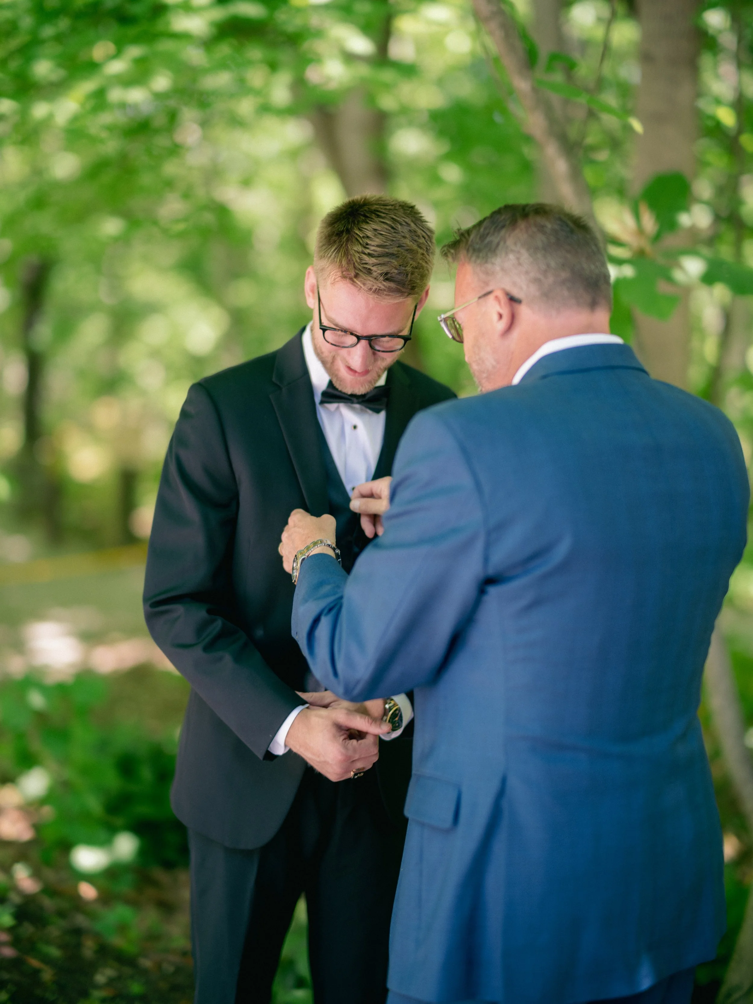 01.3-gettingready-WEB-LexiAlex-.022_250517_GFX_Cincinnati, Cincinnati Nature Center, Getting Ready, Groom, Ohio-.jpg