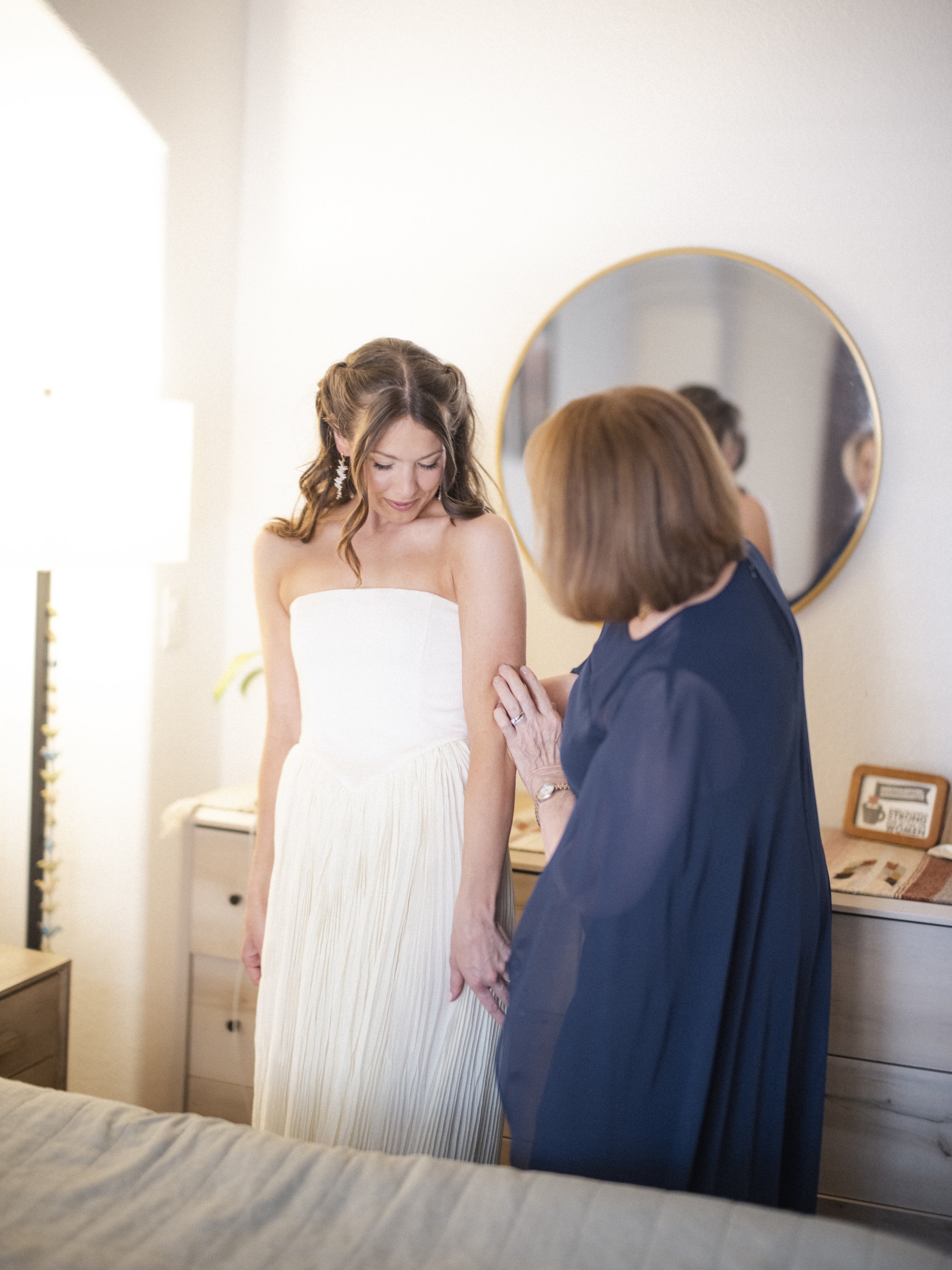1.1_gettingready.014_260613-gfx.AlisonTrent-00981_american, Bride, Colorado, Denver, getting-ready, Summer, Wedding-.jpg