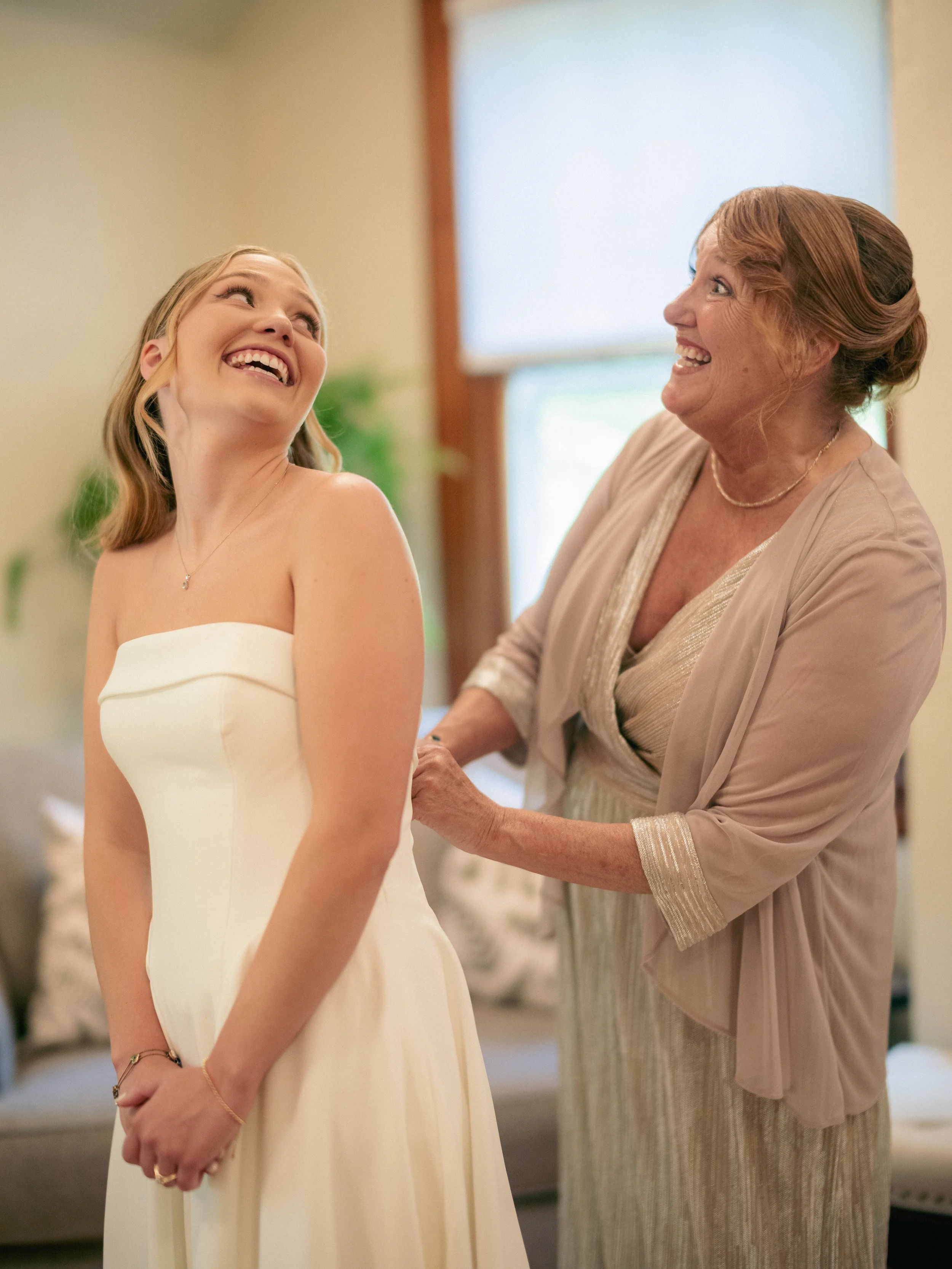 01.2-gettingready-WEB-LexiAlex-.009_250517_GFX_Bride, Cincinnati, Cincinnati Nature Center, Getting Ready, Ohio-.jpg