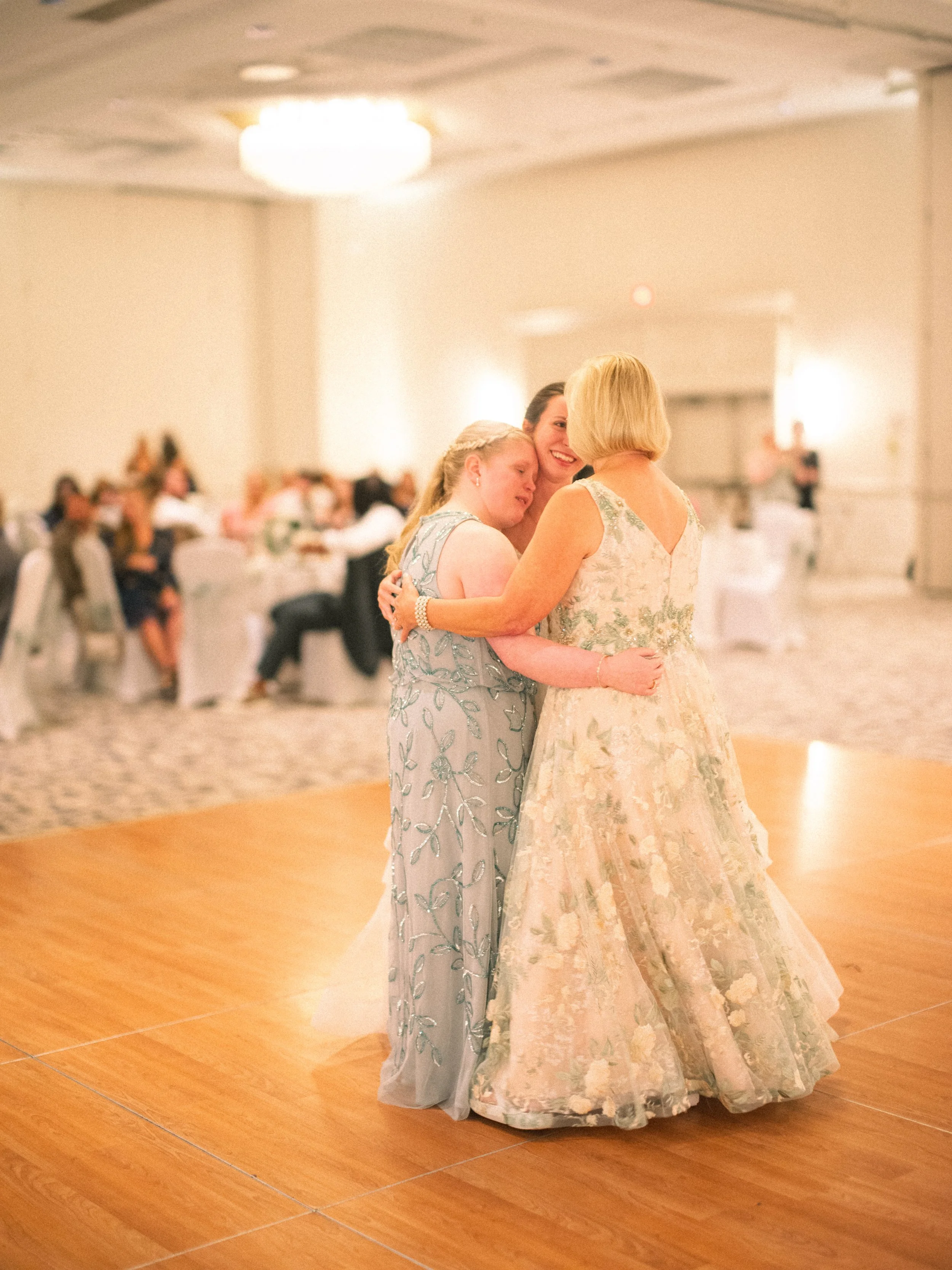 00.0-sneaks-WEB-FaithNick-.069_260627_Pennsylvania, Pittsburgh, Sneak Peaks, Summer, Wedding-.jpg