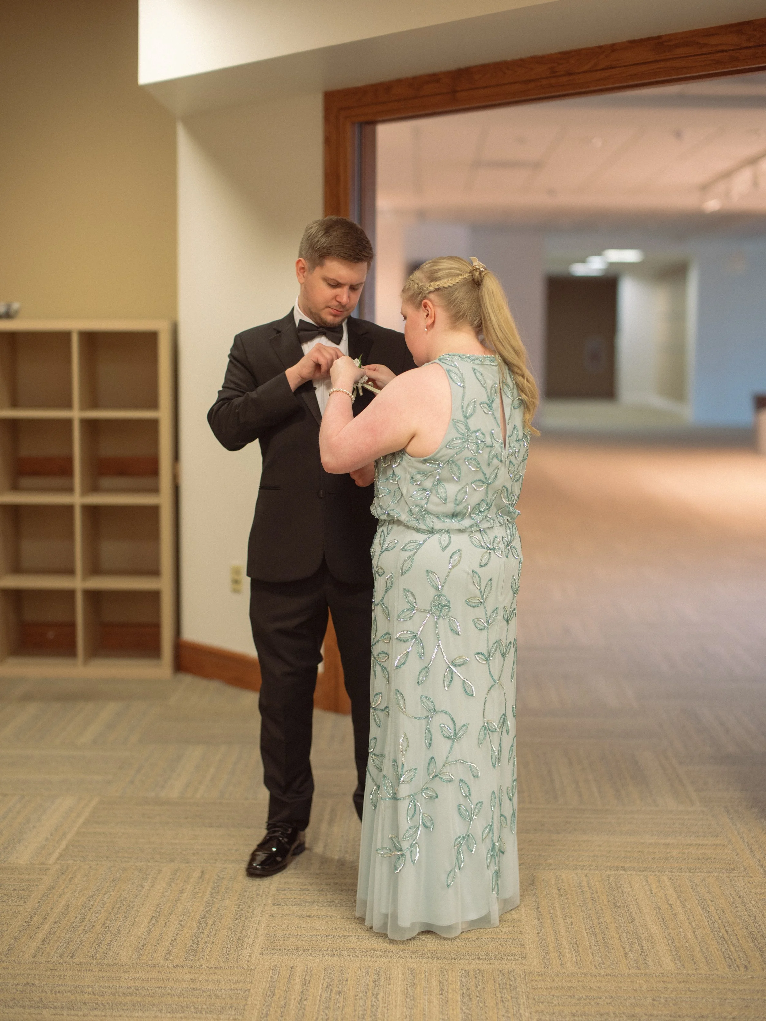 01.1-GettingReady-WEB-FaithNick-.039_260627_gfx_christian, getting-ready, Pennsylvania, Pittsburgh, Summer, Wedding-.jpg
