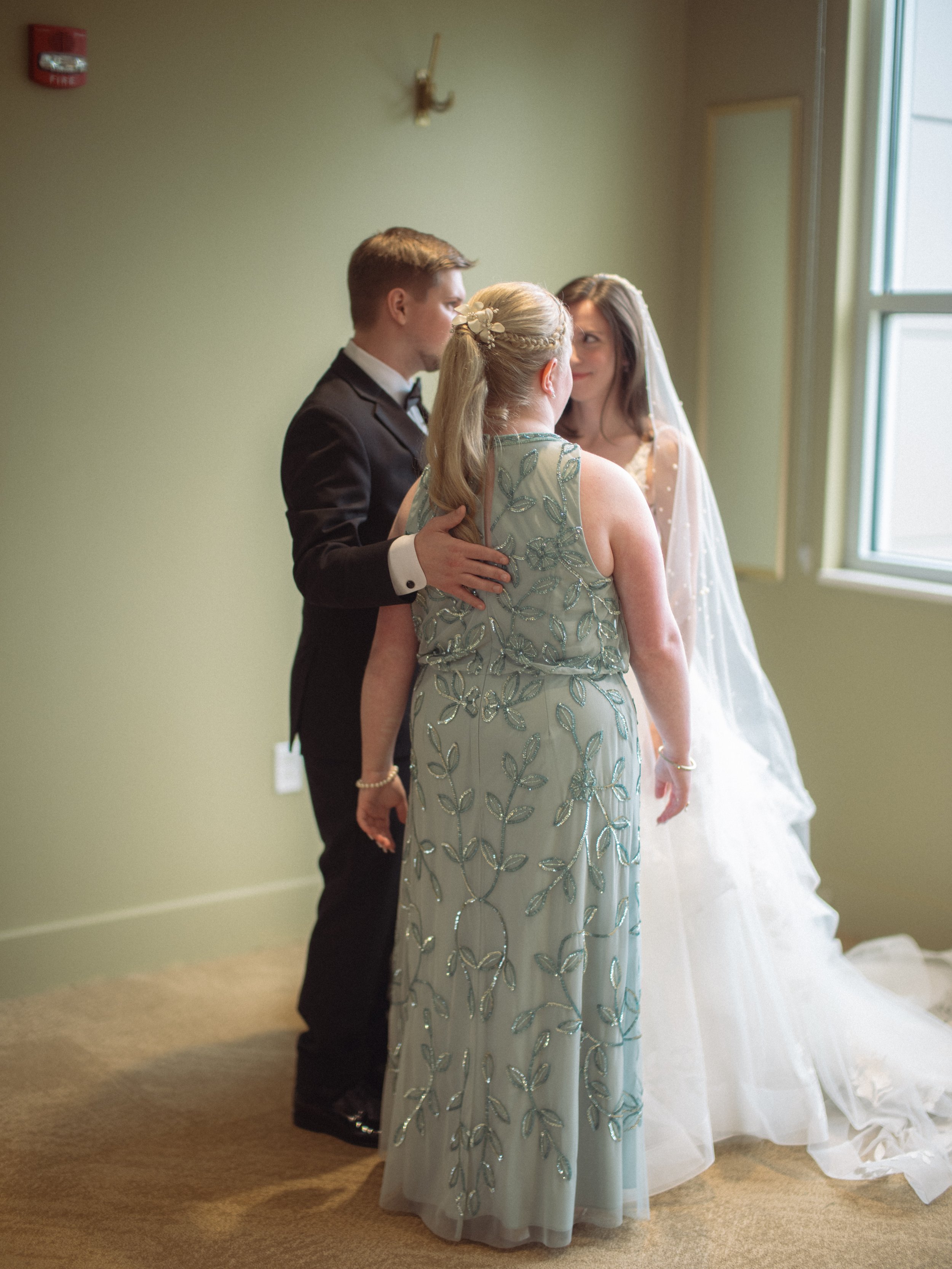01.2-Reveals-WEB-FaithNick-.011_260627_gfx_christian, getting-ready, Pennsylvania, Pittsburgh, reveals, Summer, Wedding-.jpg