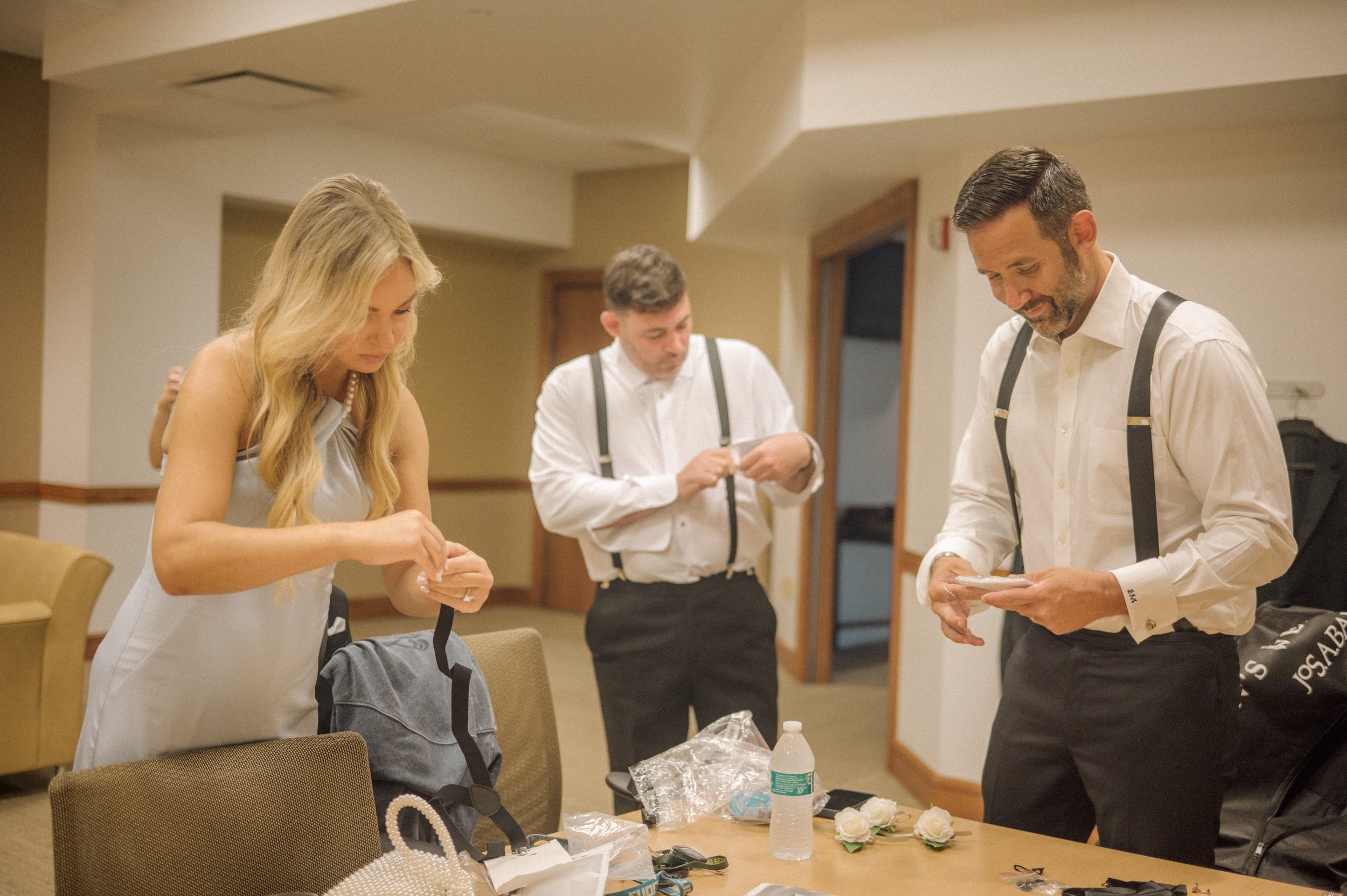 01.1-GettingReady-WEB-FaithNick-.023_260627_z6ii_christian, getting-ready, Pennsylvania, Pittsburgh, Summer, Wedding-.jpg