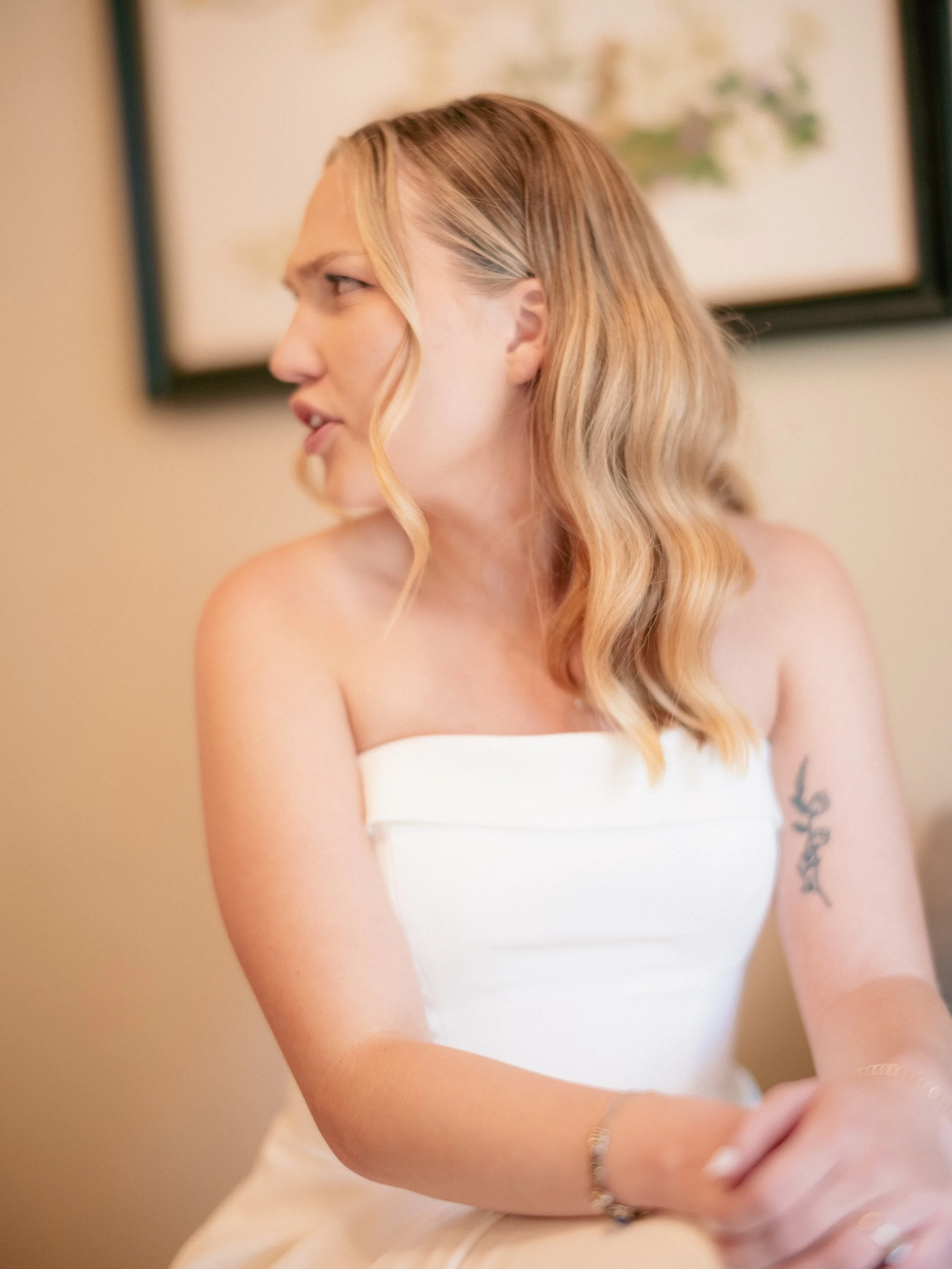 01.2-gettingready-WEB-LexiAlex-.033_250517_GFX_Bride, Cincinnati, Cincinnati Nature Center, Getting Ready, Ohio-.jpg