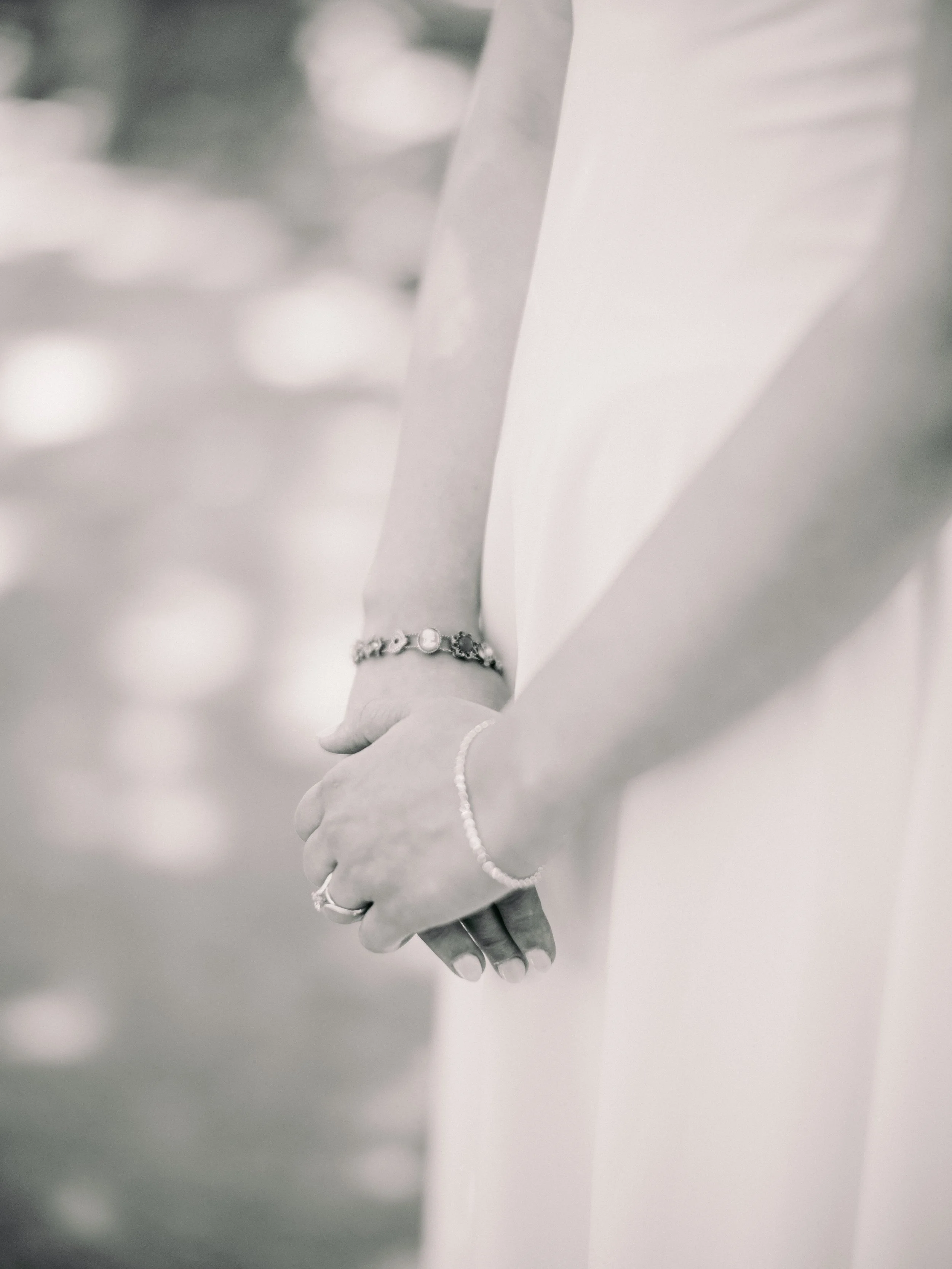 01.2-gettingready-WEB-LexiAlex-.036_250517_GFX_Bride, Cincinnati, Cincinnati Nature Center, Getting Ready, Ohio-.jpg