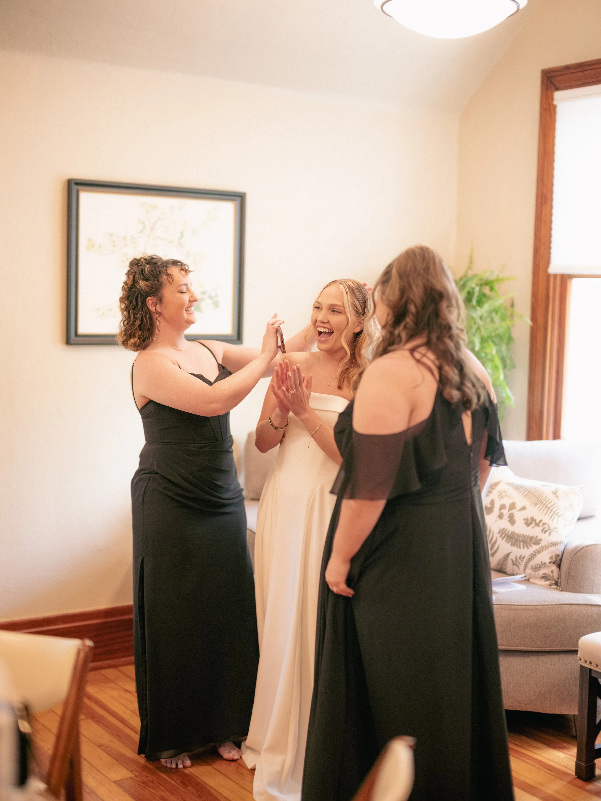 01.2-gettingready-WEB-LexiAlex-.024_250517_GFX_Bride, Cincinnati, Cincinnati Nature Center, Getting Ready, Ohio-.jpg