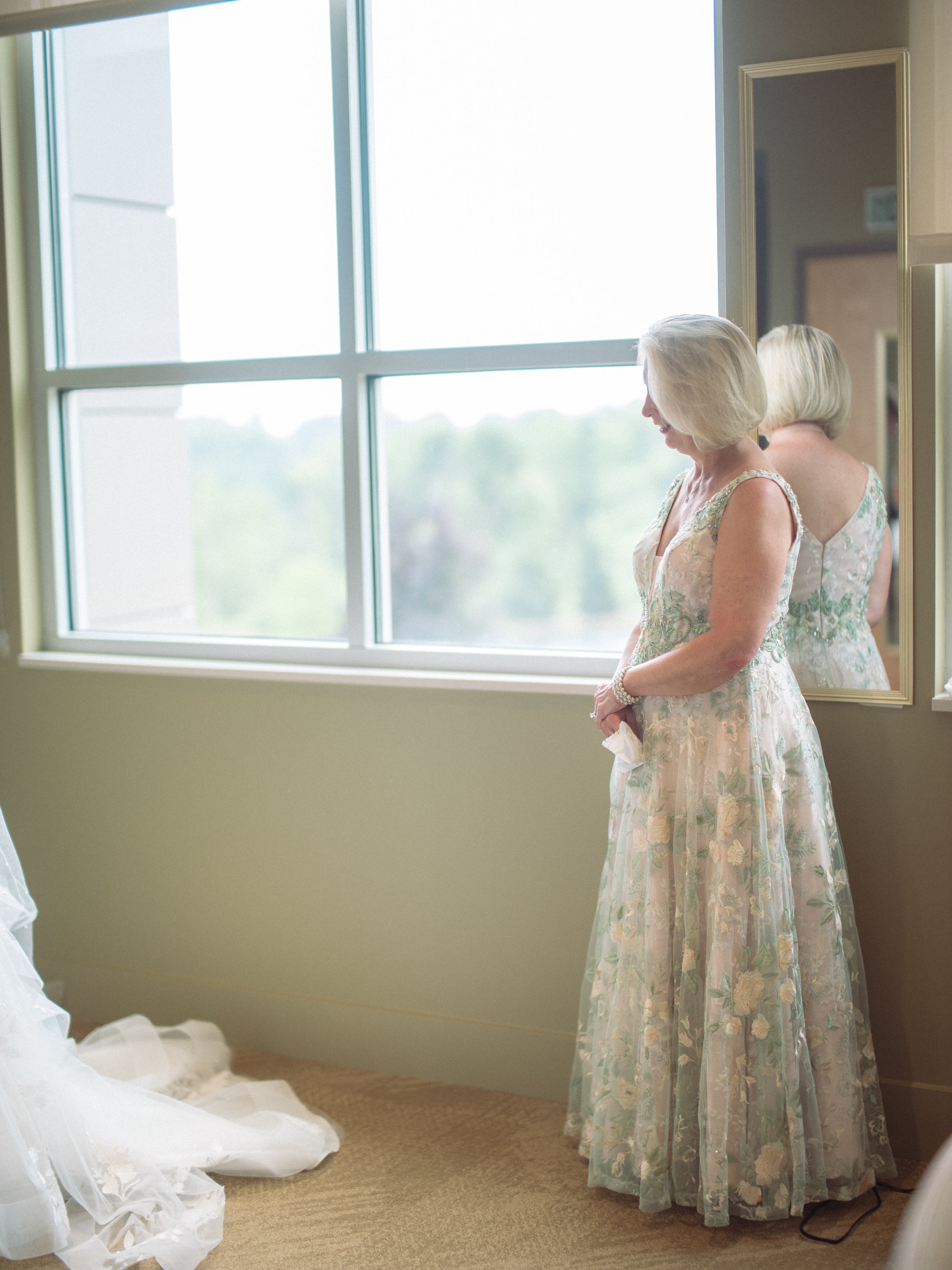01.2-Reveals-WEB-FaithNick-.019_260627_gfx_christian, getting-ready, Pennsylvania, Pittsburgh, reveals, Summer, Wedding-.jpg