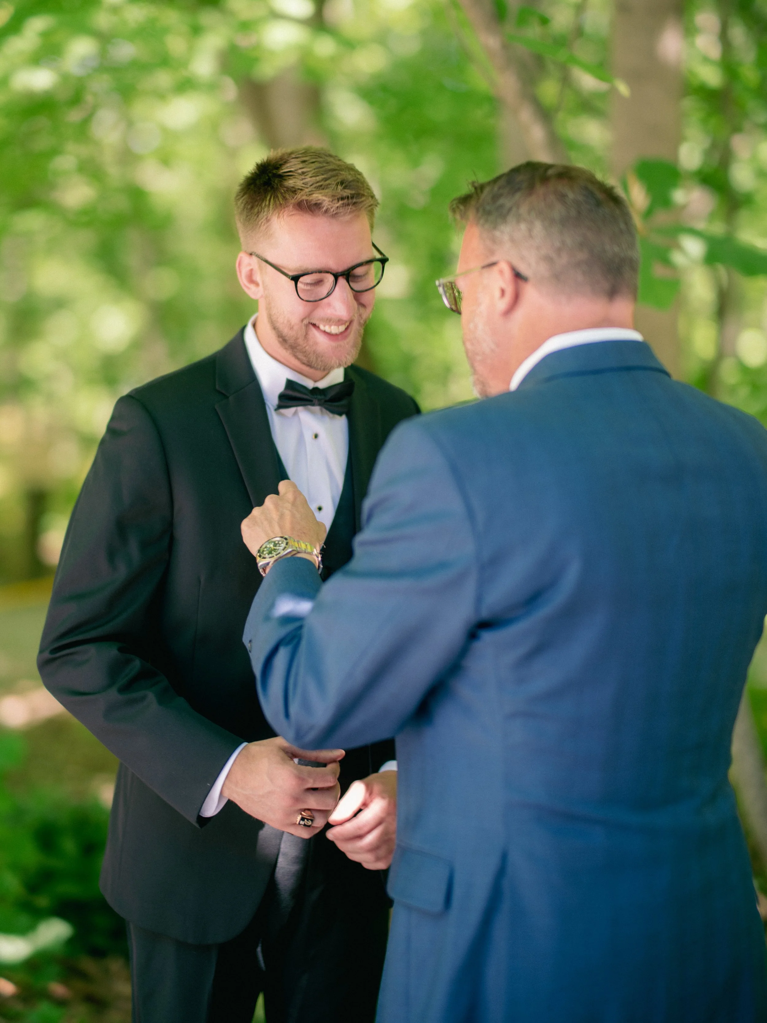 01.3-gettingready-WEB-LexiAlex-.021_250517_GFX_American Wedding, Cincinnati, Cincinnati Nature Center, Getting Ready, Groom, Krippendorf Lodge, Ohio, Summer, Woodland-.jpg