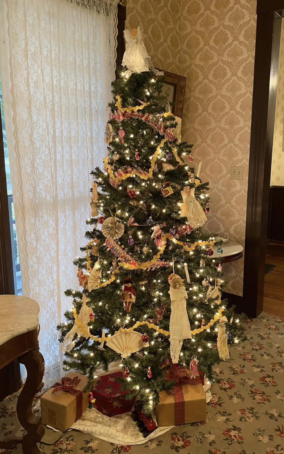 Taylor's Christmas Tour of Homes - Moody Museum