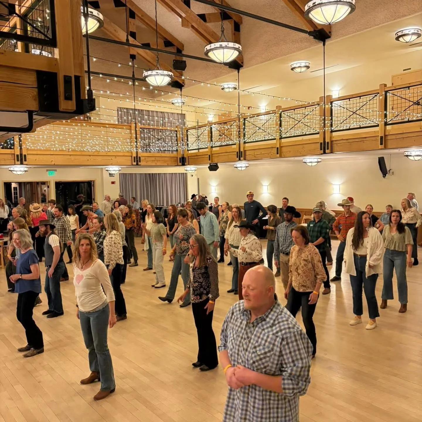 Can you spot the LUX dancers spotted in Summit County Colorado?!

#spotted #luxdancer #colorado #linedancing #boots