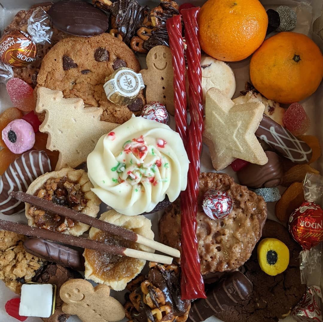 A sweet gesture for the staff at a seniors home.🥰

#grazethisbox #graze #grazethis #dessertbox #desserts #sweet #cupcake #custom #handcrafted #treats #torontofood #cookies #candycane #sweettreats