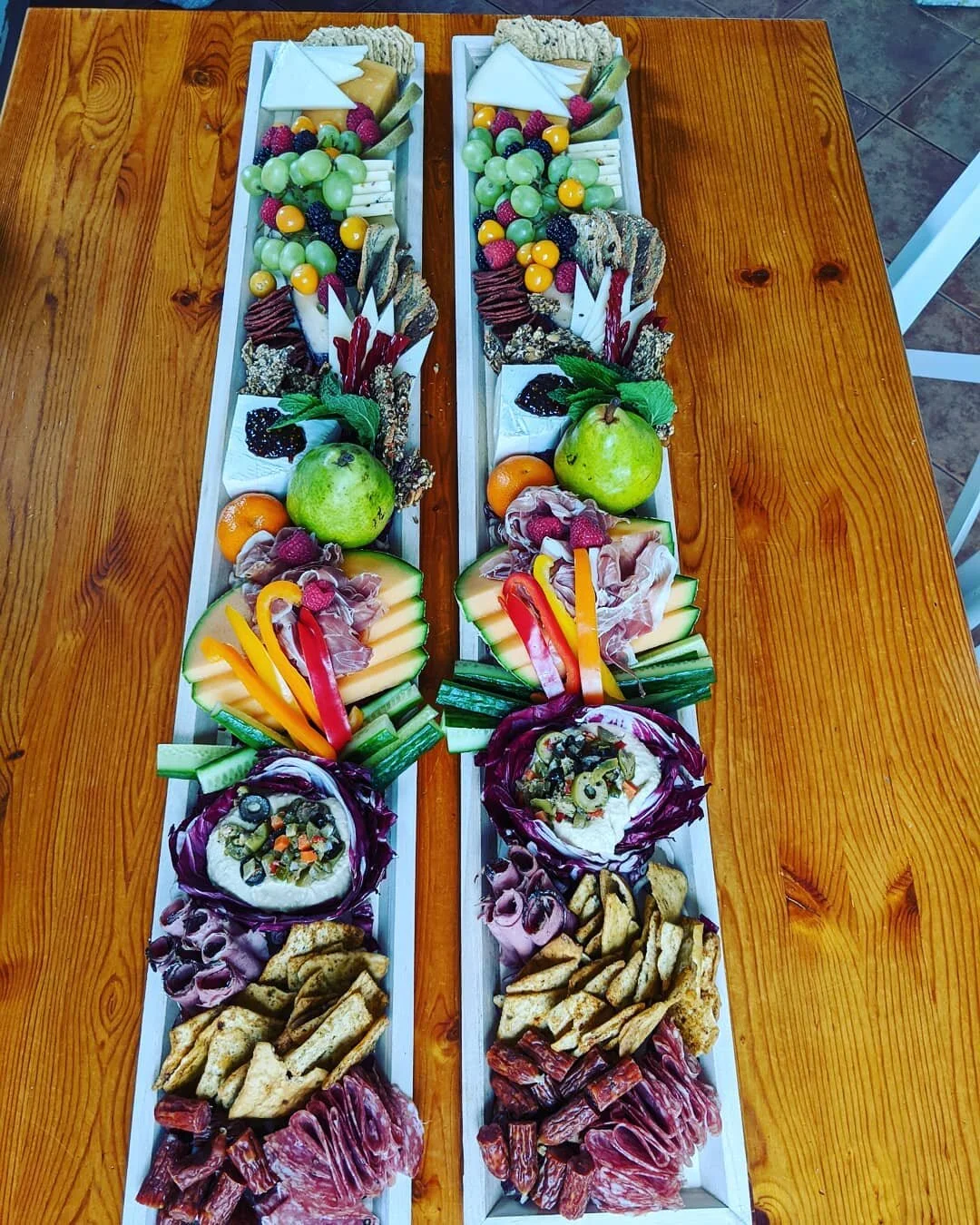 Twin towers🥂

#grazethis #eat #graze #cheese #grazingboard #fruits #gtacatering #cater #boutiquecaterer #lowwaste #bamboo #sustainable #grazecraze #foodporn #newyearseve #foodstyling #foodstylist #custom #handcrafted #charcuterie #vegetarian #vegan 