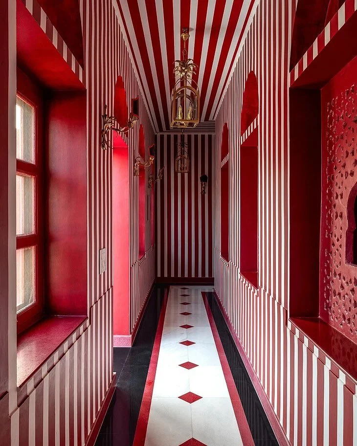 lady in red
1. @villa.palladio.jaipur 
2. via @pierceandward 
3. @audleypublichouse 
4. via @elledecor 
5. night at the movies by soo burnell 
6. via @halleroed 
7. via @theworldofinteriors 
8. via @objet_la_ny 
9. untitled, 1968 by mark rothko
10.