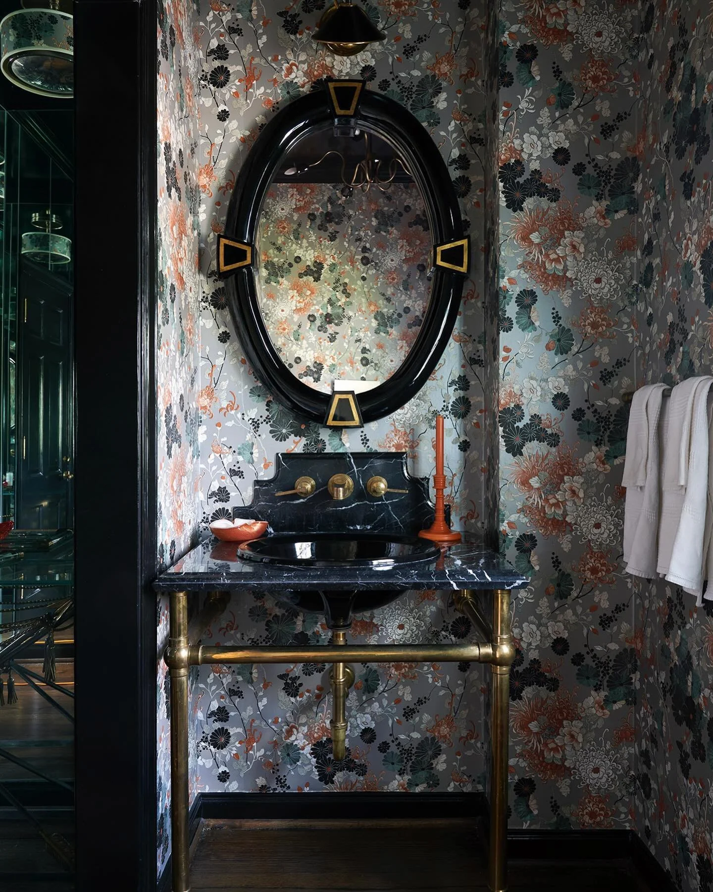 flowers in your hair 
photography by @parbengtsson1