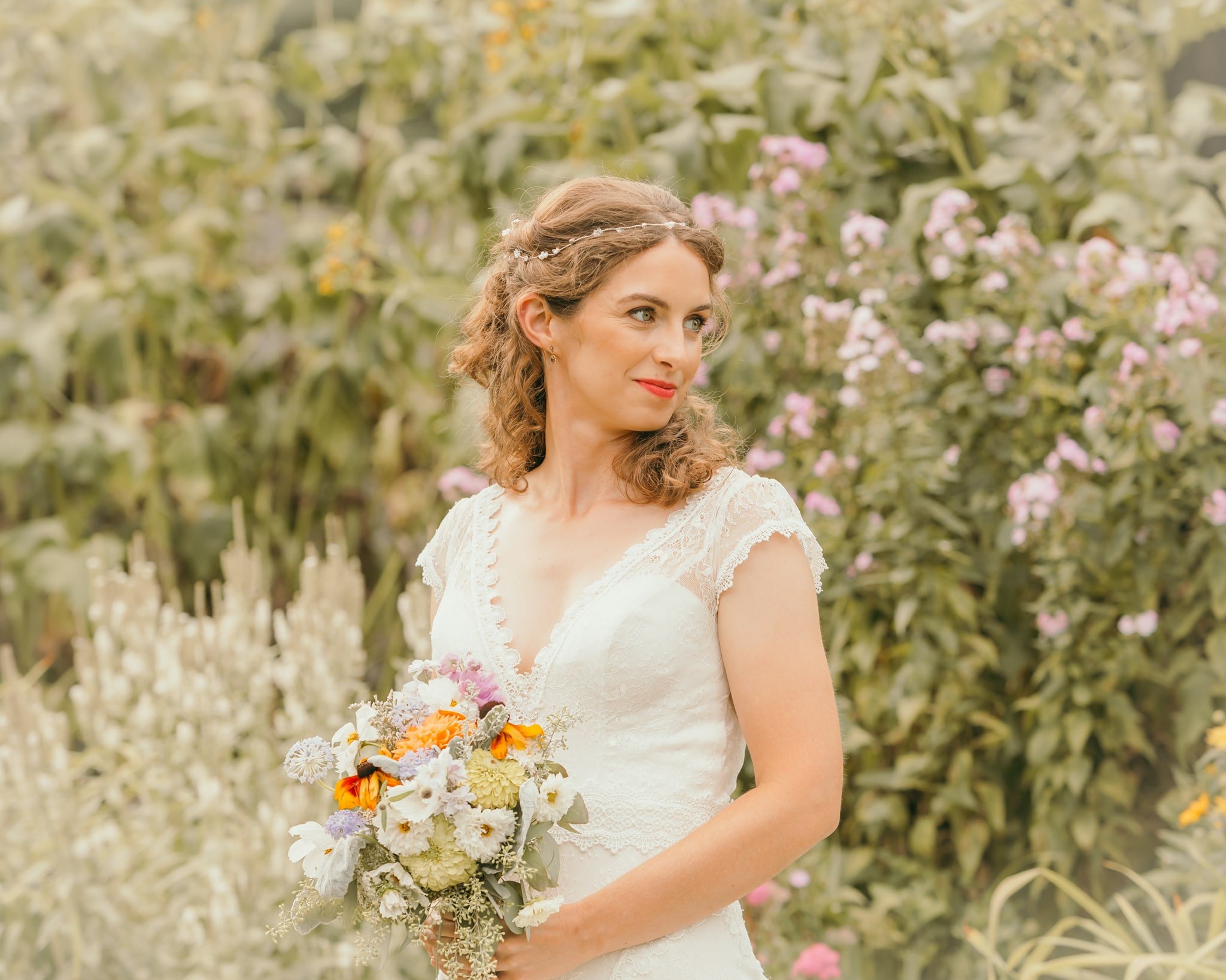 Ontario bride with fall wedding bouquet