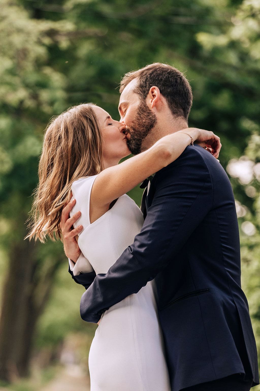 Bride &amp; groom kissing at Toronto wedding
