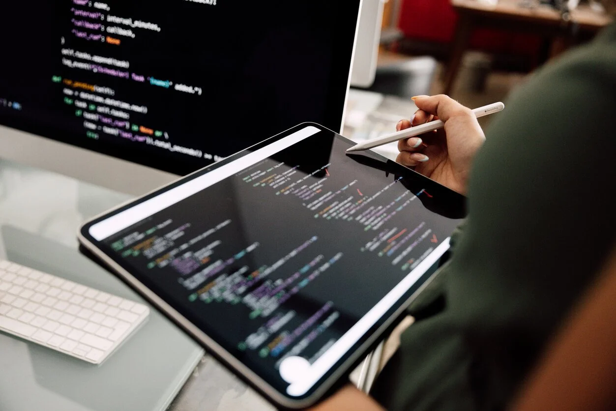 Cross-Platform Development: React Native vs. Flutter 