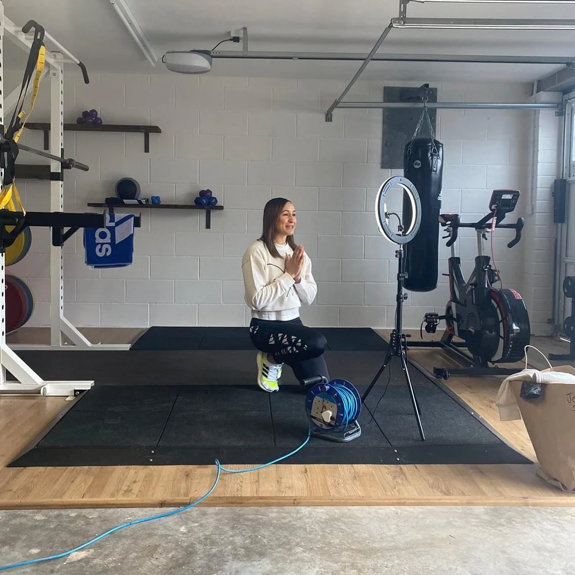 My garage-studio is in full swing this week! Filming loads of new workouts for @wearejennis - including some new Strength sessions. Tell me what Jennis workouts you're loving in the comments ⬇️