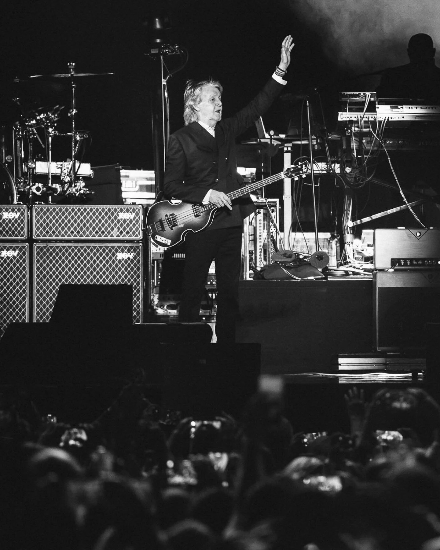 one for the books. honored to photograph a true legend @paulmccartney 
definitely in my top 10 of all time favorite shows. 3hrs of nonstop hits, stories and pure magic 🪄
📸 for @mysanantonio 
📸 on @canonusa