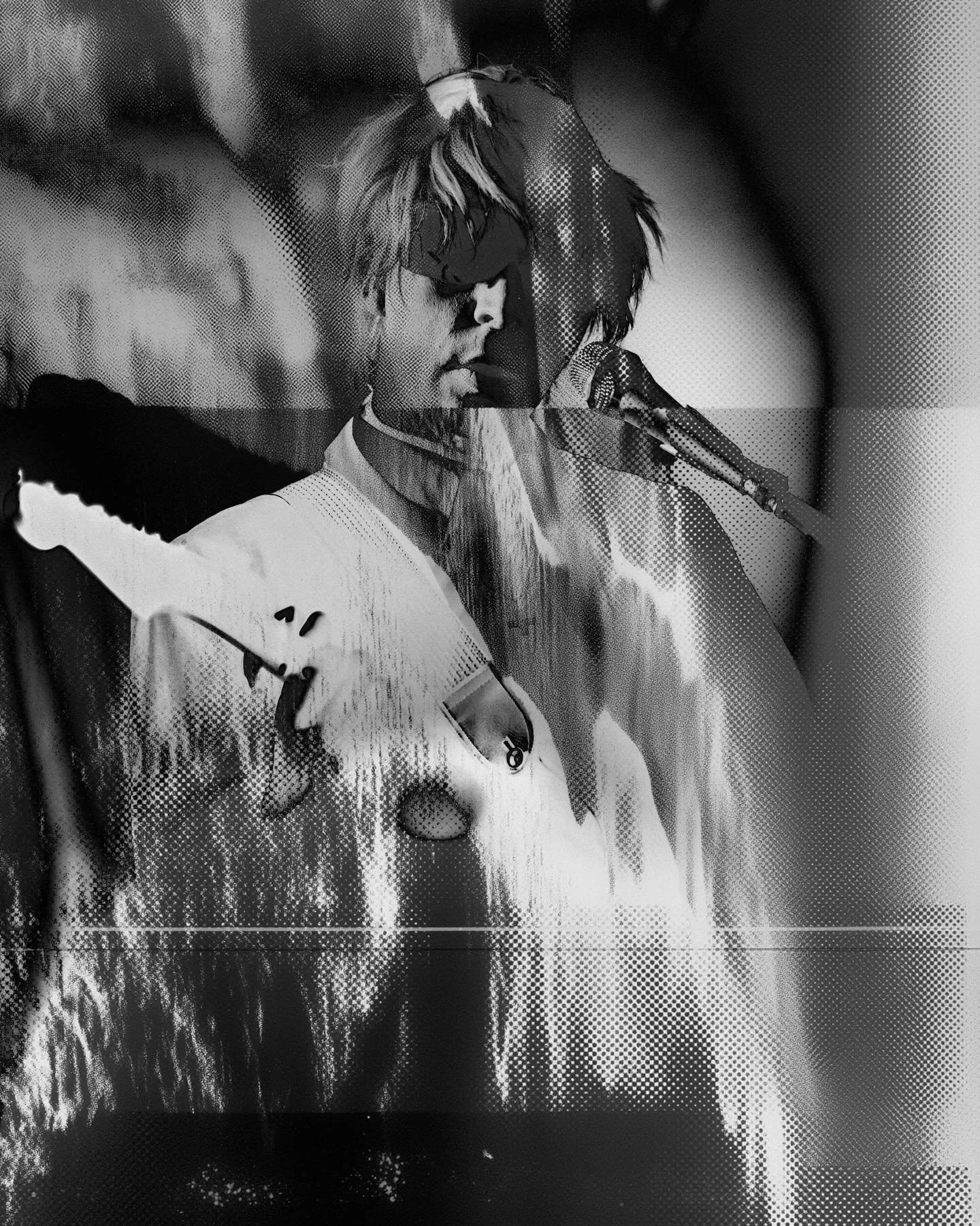 closing out the year with @drabmajesty at the @papertigersatx show no6 for me. 
transmission received