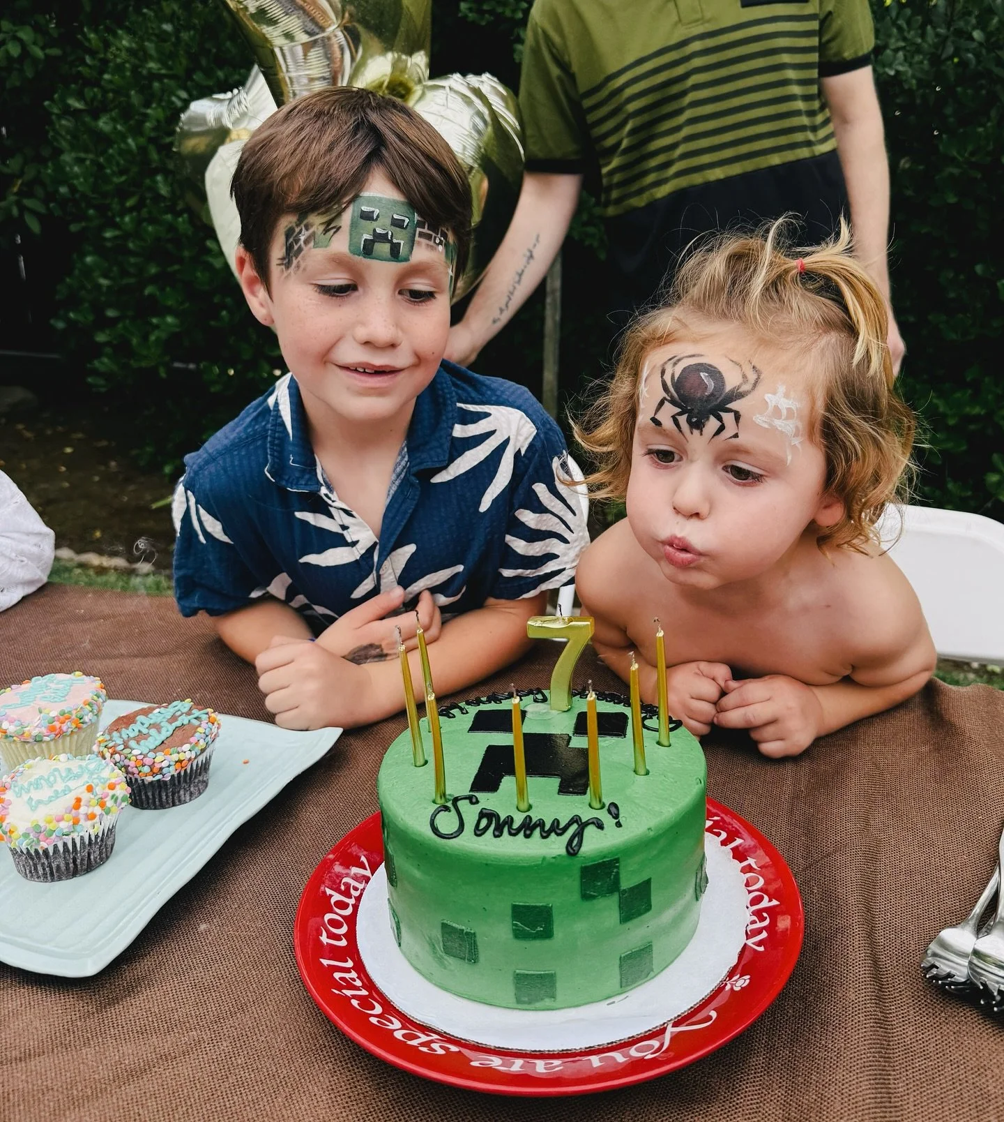 Classic little Bro move - Bo got to the candles first 💨 Surprised Sonny with birthday festivities at Gma&rsquo;s house in Pasadena with cousins and friends. We have one more adventure before we head home&hellip; 🪄🏰🩵