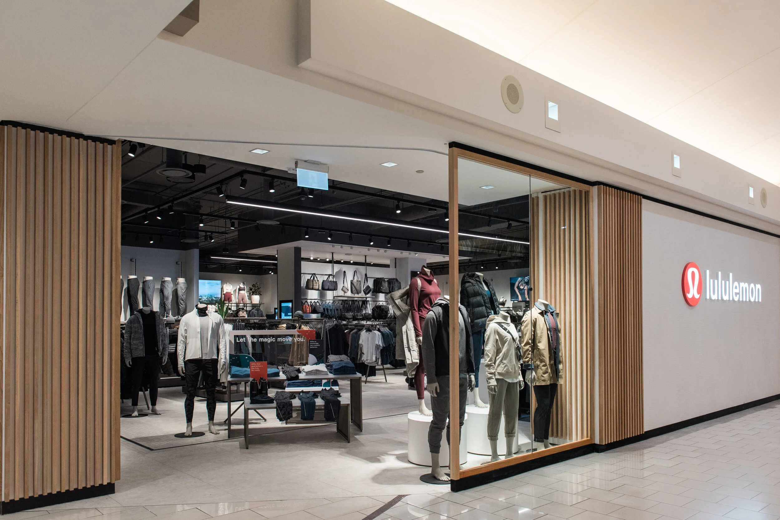 lululemon southgate hours