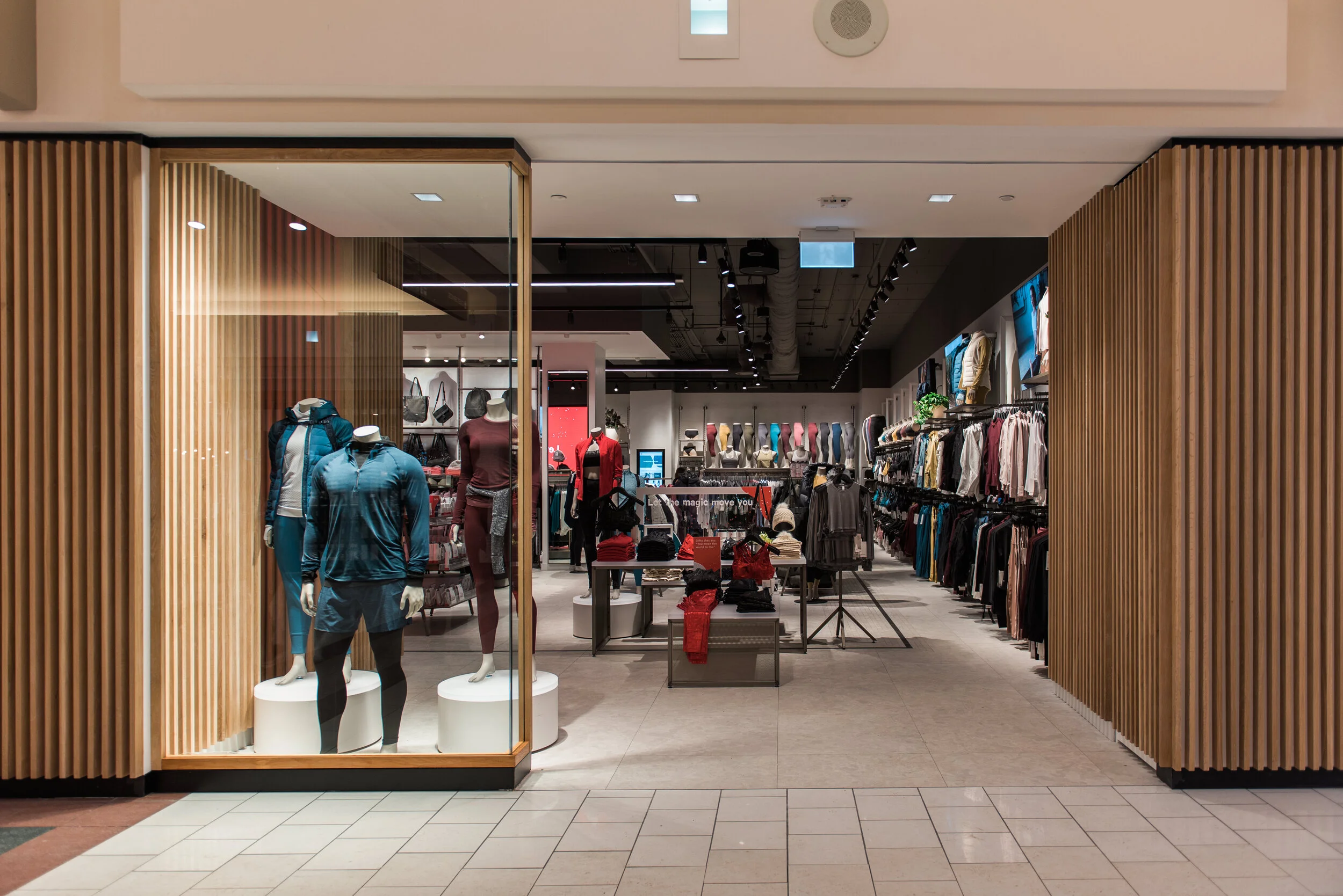 lululemon southgate hours