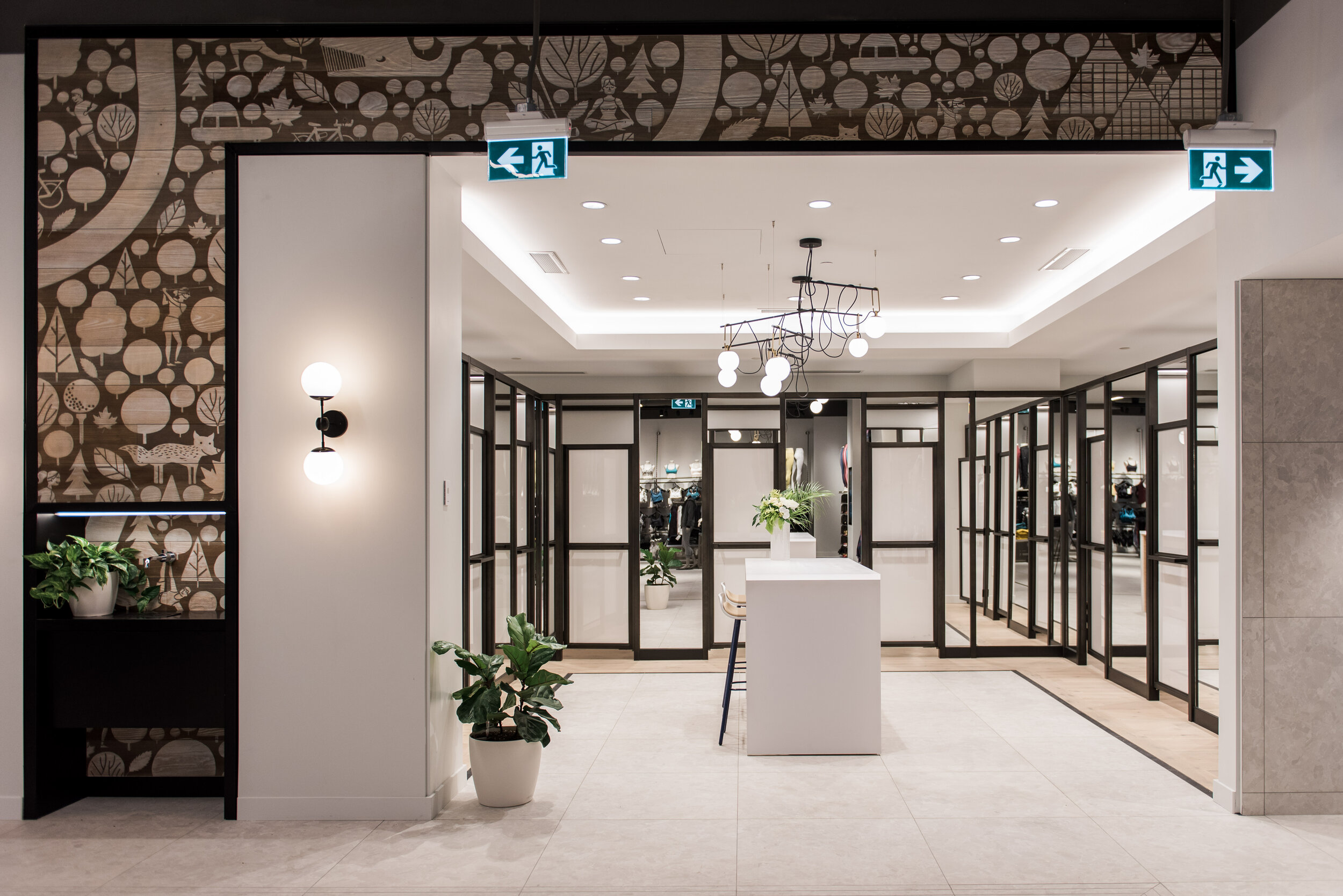 lululemon southgate hours