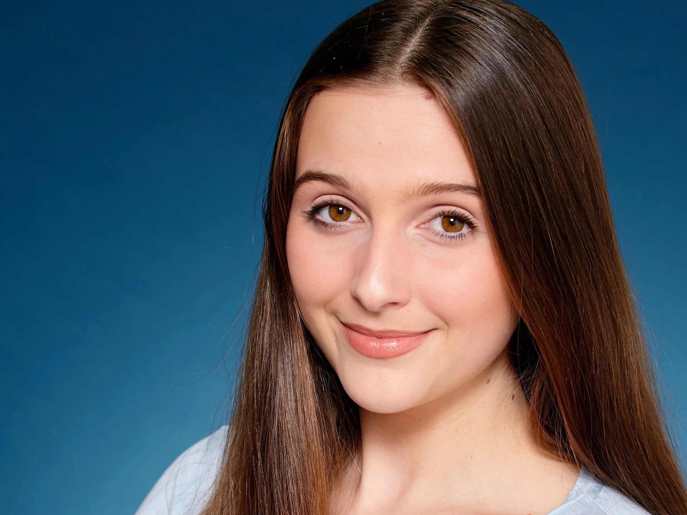 Angela Braun Headshot.jpg