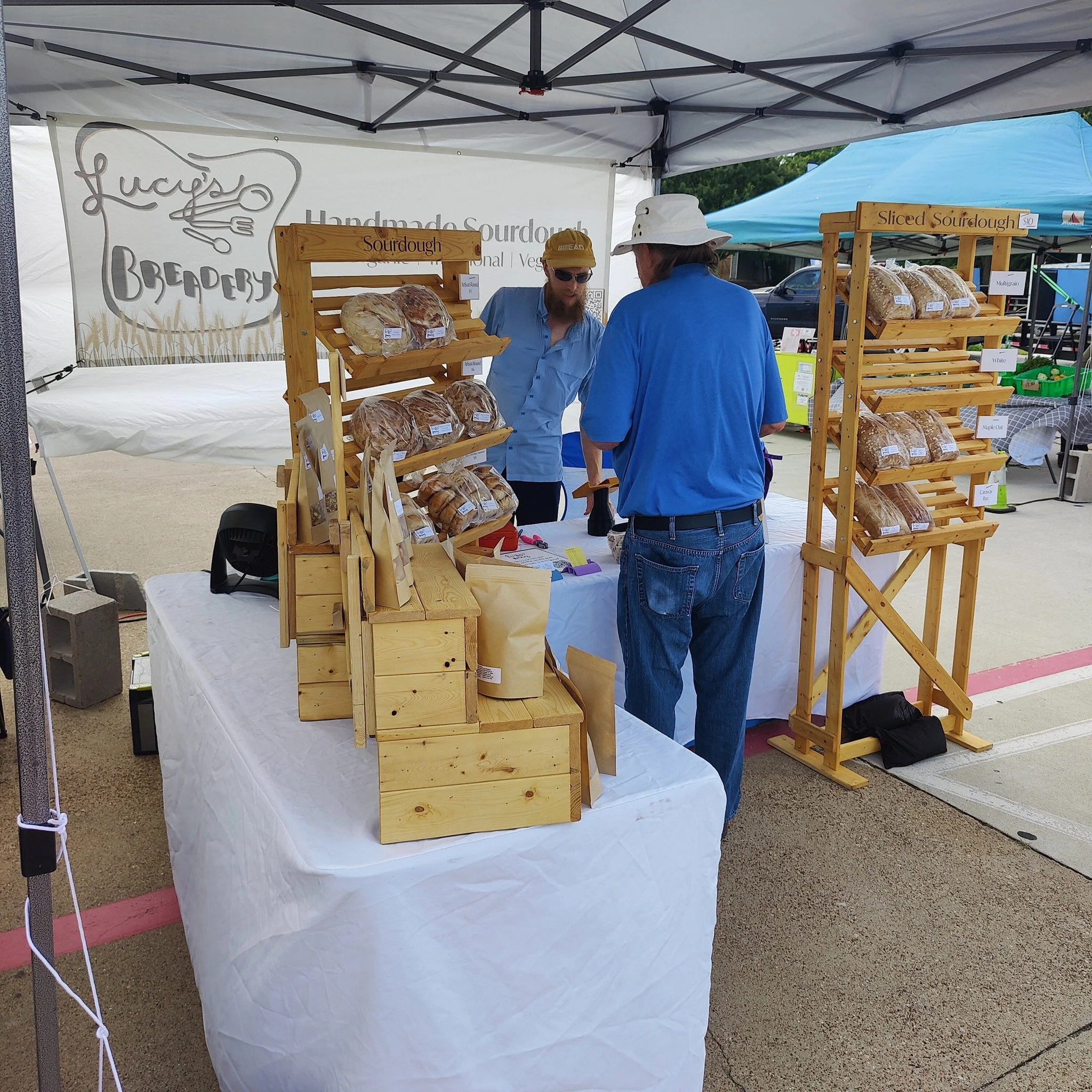 Come see us Saturday morning 8a-12p at the @mansfieldfarmandcottagemarket! We will have a variety of fresh sourdough products, granolas, and snack crackers. Don't miss out on supporting your small, local entrepreneurs and farms. 🍞🍅🚜 

#lucysbreade
