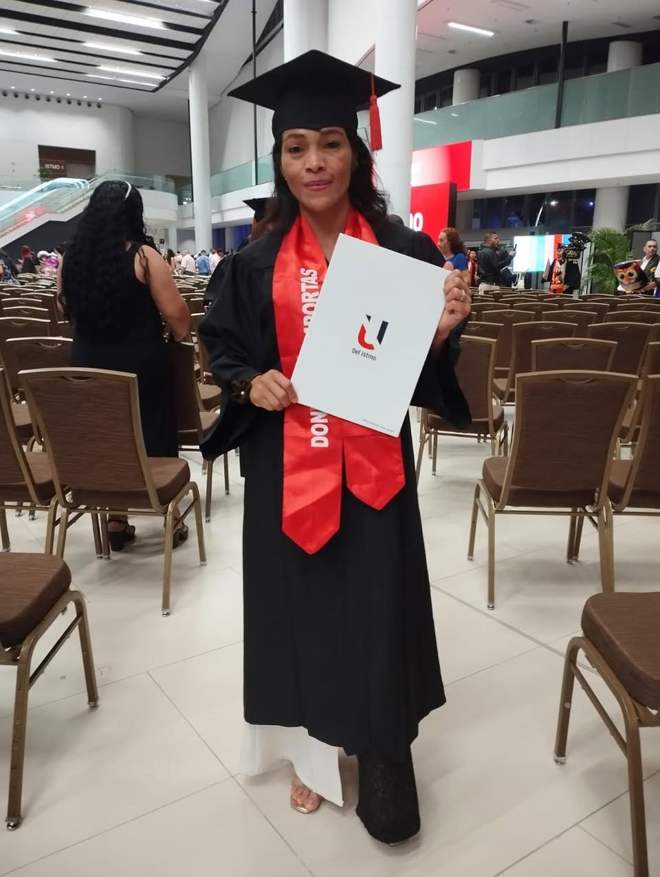 Graduación de Maestría en Administración de Empresas con énfasis en Alta Gerencia, Universidad del Istmo, 2024. ©Aeronaval Panamá via Facebook