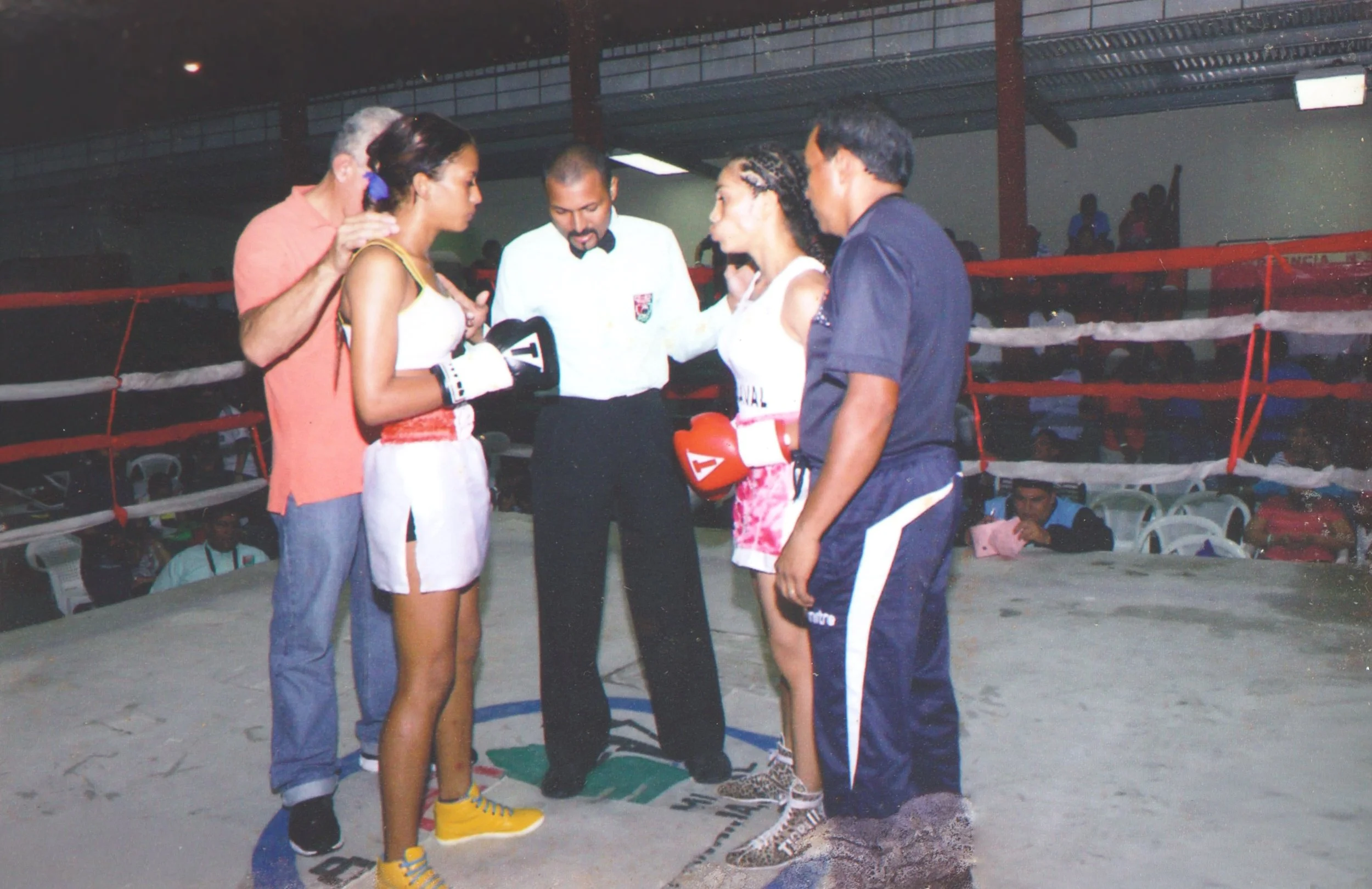 Pelea contra Jojahiny Ortega en el Gimnasio Municipal de Puerto Armuelles, Agosto 2014. 
Foto de la colección personal de ©Yaditza Pérez. Usada con permiso.