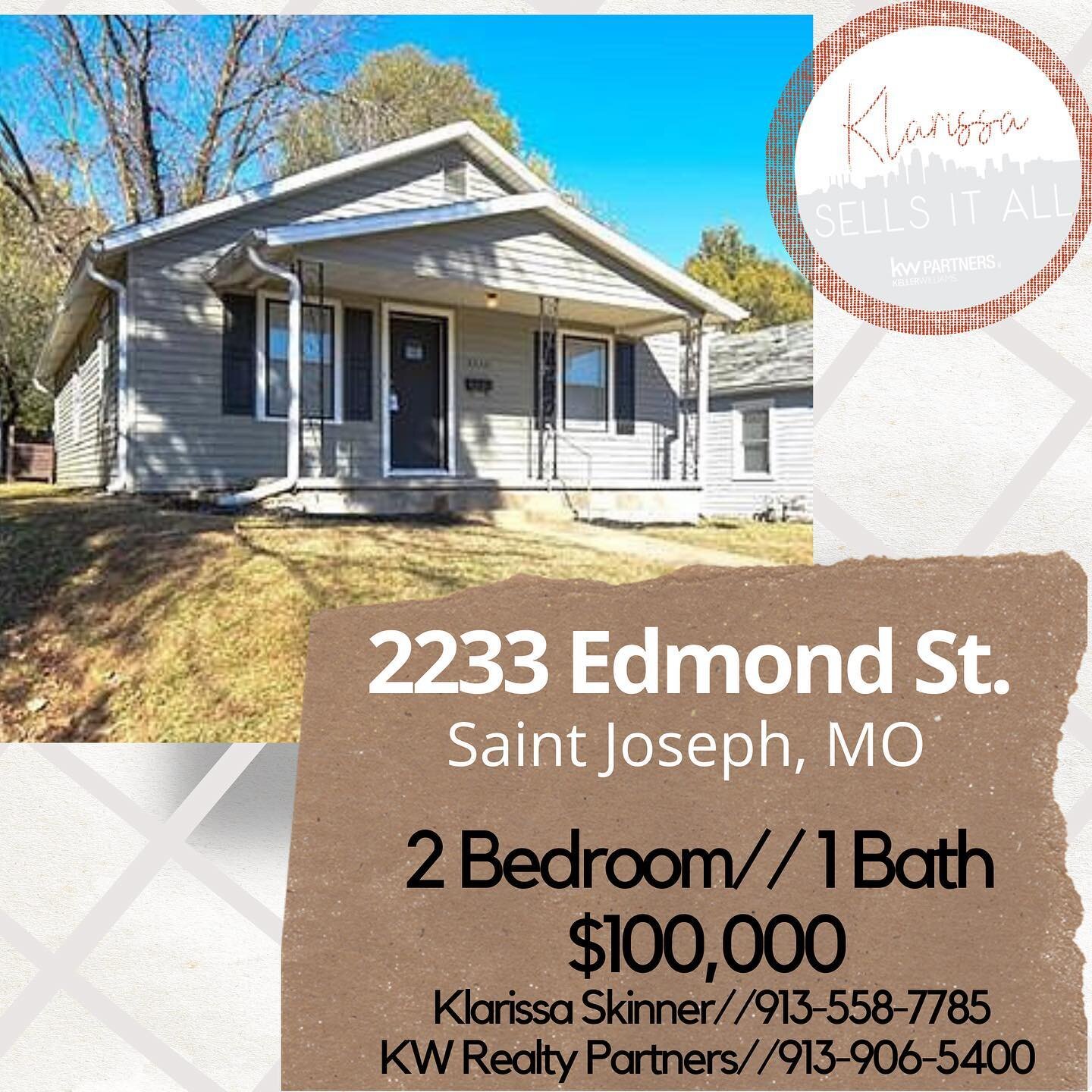 ✨Just Listed✨
And SO perfect for the Northland Investor 🤑

💰 2 Bedroom/ 1 Bath
💰So cute with tons of updates
💰Full basement 

 #kansascity #leessummit #realestate #KellerWilliams #klarissasellsitall #johnsoncountyrealestate #johnsoncountyks #real