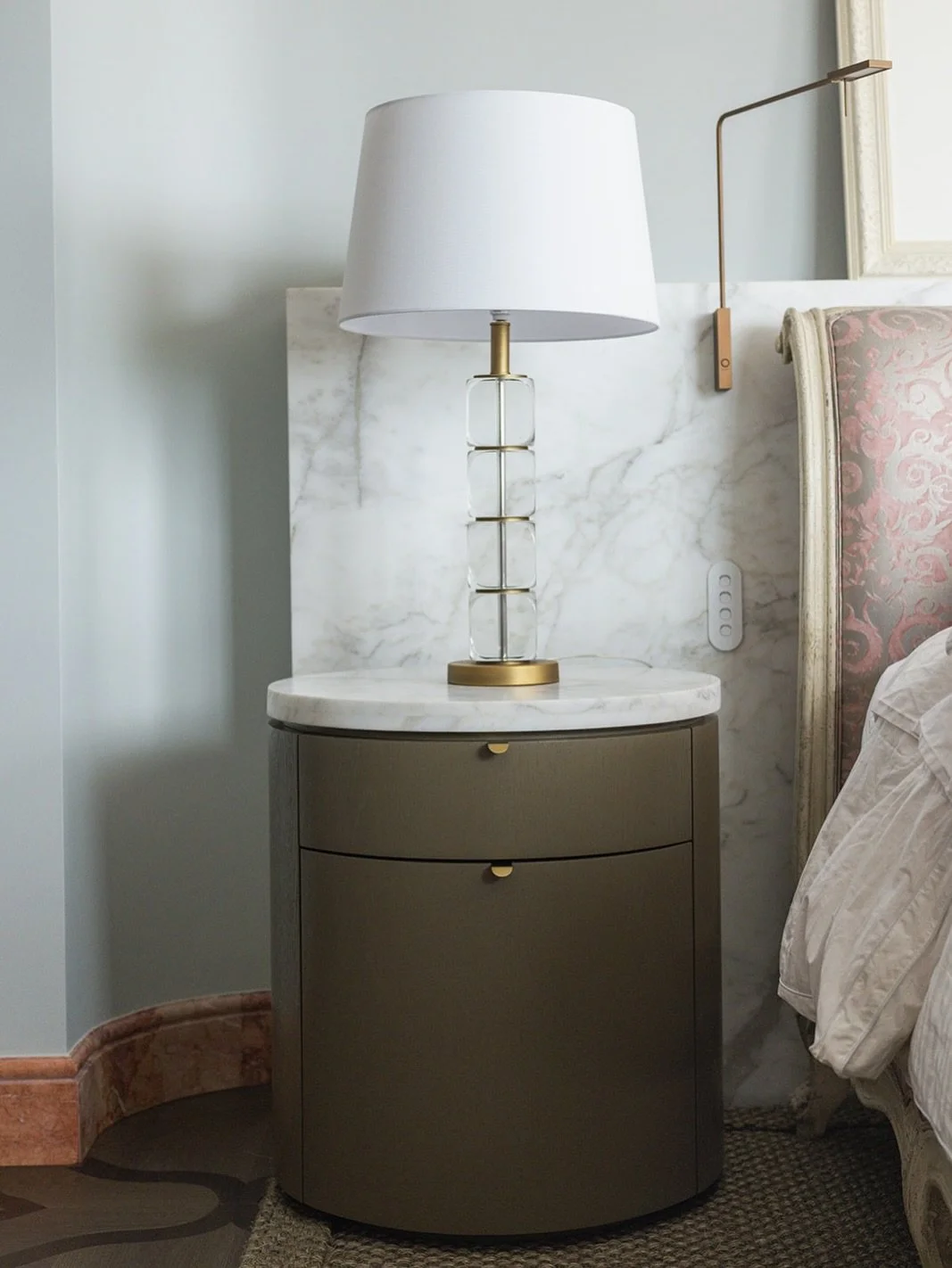 Beautiful custom furniture pieces for @mybeachousebuild 

1. Round bedside table with wire brushed oak (Dulux bronze fig), custom brass handle and Calcatta Primavara stone
2. Coffee table and credenza in wire brushed oak with custom brass handles 
3.
