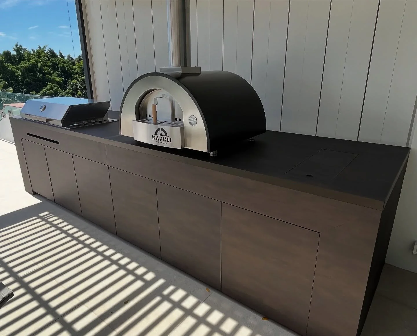 BBQ with a view. Metal clad bbq with aluminium surround. 

#sublimecustomcabinetry #customjoinery #custombbq #powdercoated